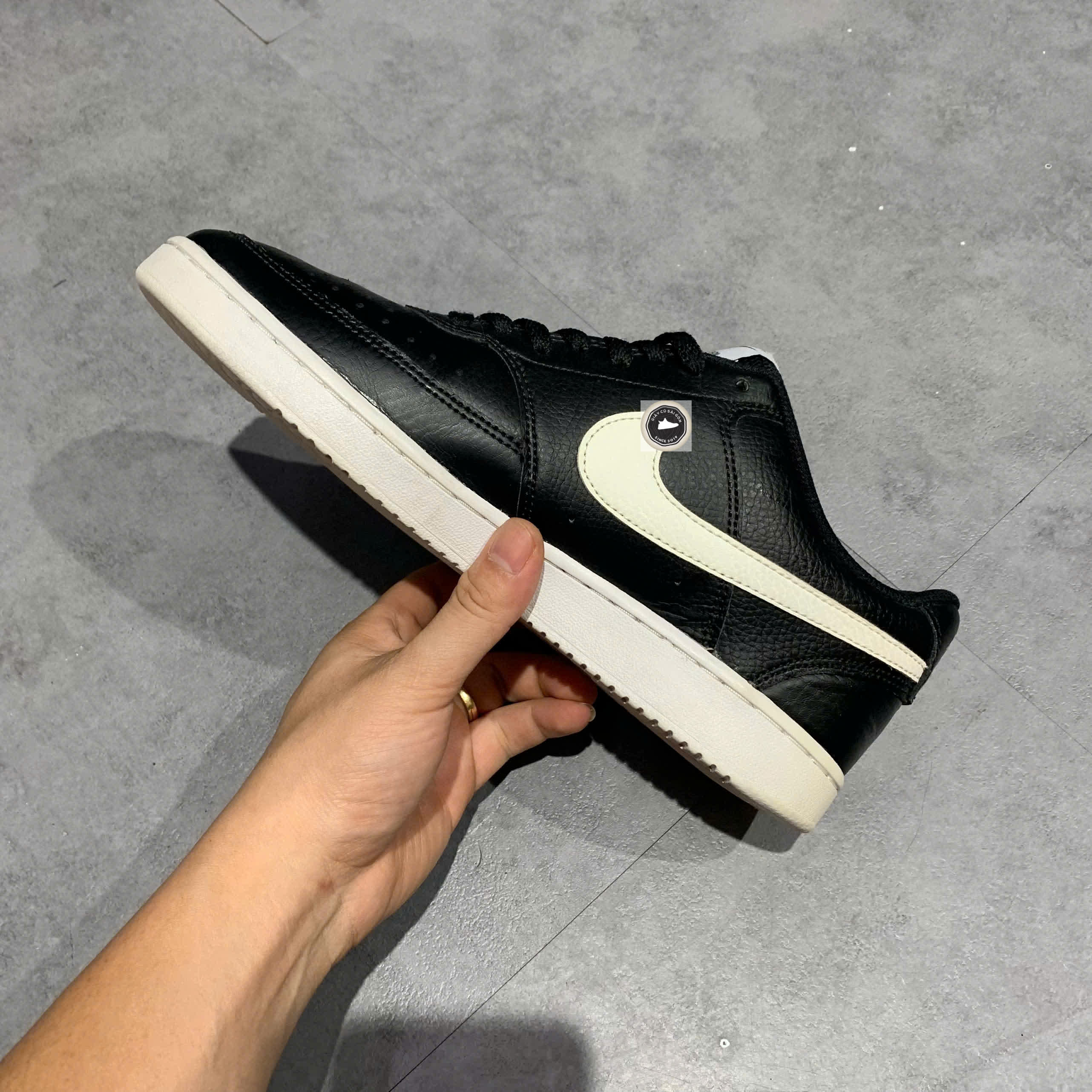 NIKE COURT VISION LOW 'BLACK WHITE' CD5463 001 SIZE 42 GIÀY 2HAND CHÍNH HÃNG PVN22608