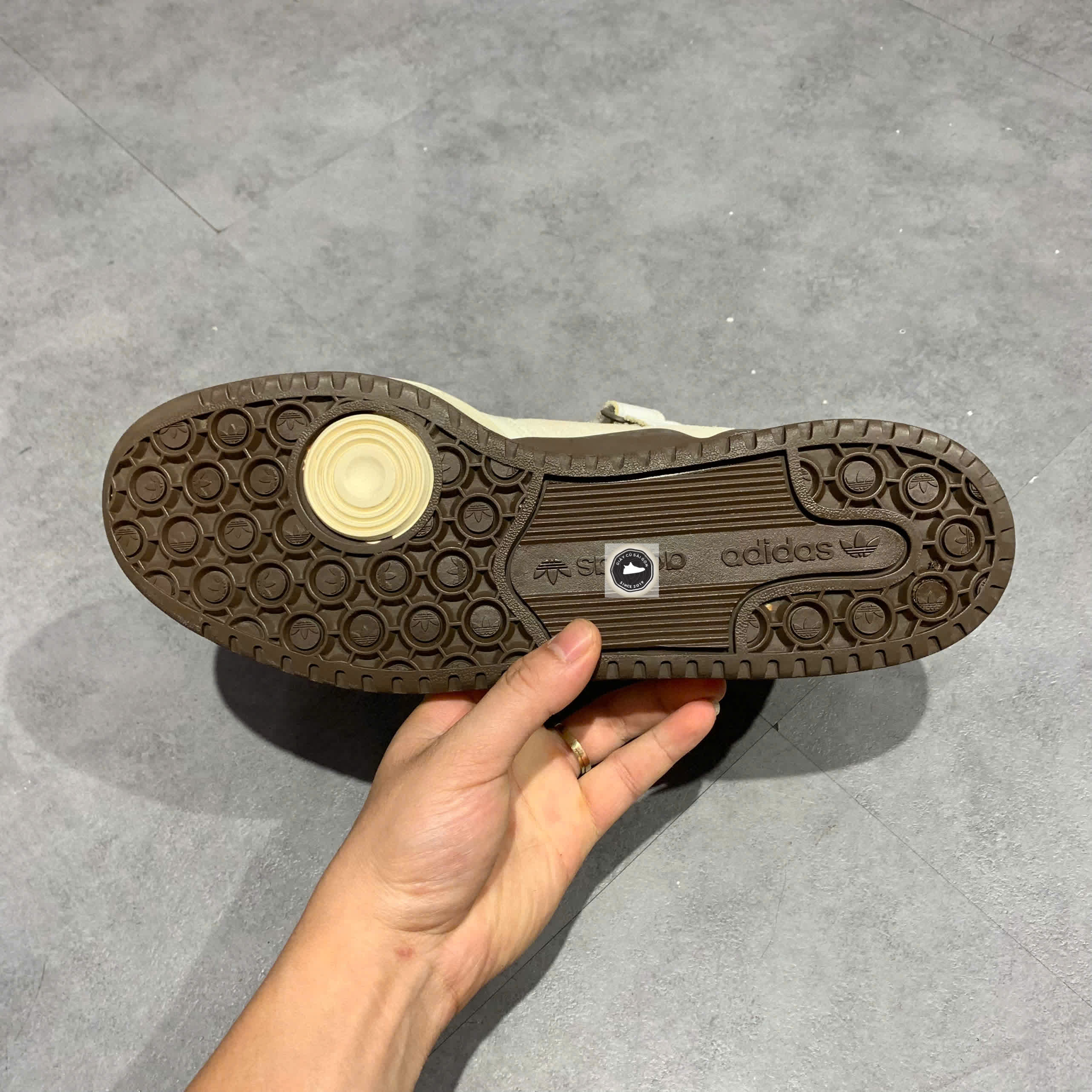 ADIDAS ORIGINALS UNISEX FORUM EXHIBIT LOW SNEAKERS GX4587 SIZE 44 GIÀY 2HAND CHÍNH HÃNG PVN22606