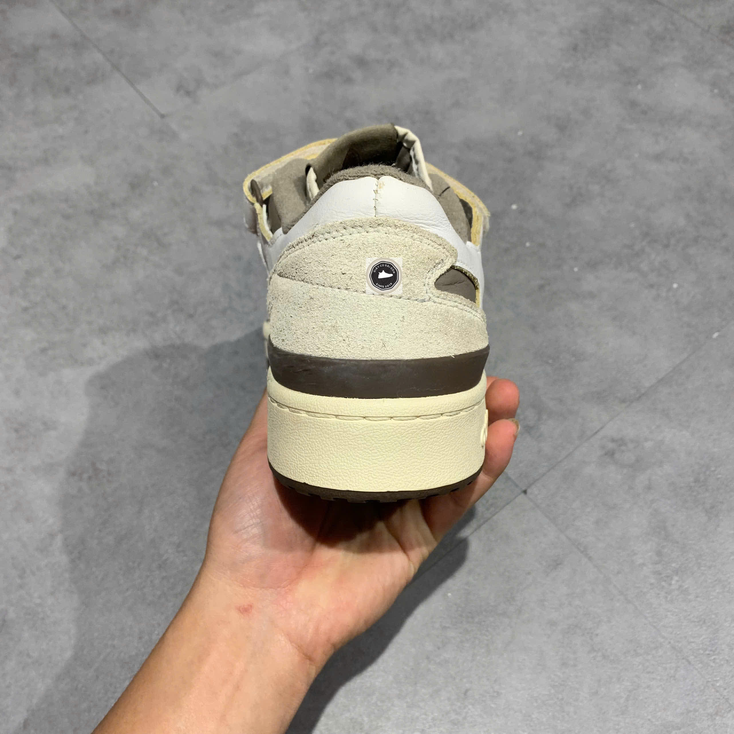 ADIDAS ORIGINALS UNISEX FORUM EXHIBIT LOW SNEAKERS GX4587 SIZE 44 GIÀY 2HAND CHÍNH HÃNG PVN22606