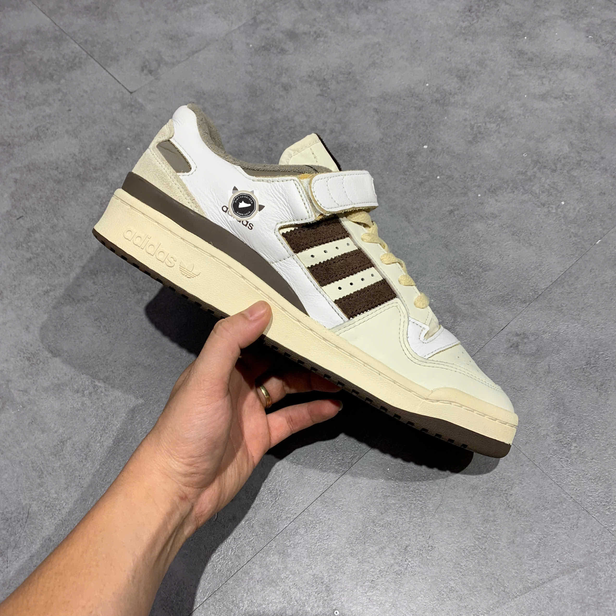 ADIDAS ORIGINALS UNISEX FORUM EXHIBIT LOW SNEAKERS GX4587 SIZE 44 GIÀY 2HAND CHÍNH HÃNG PVN22606