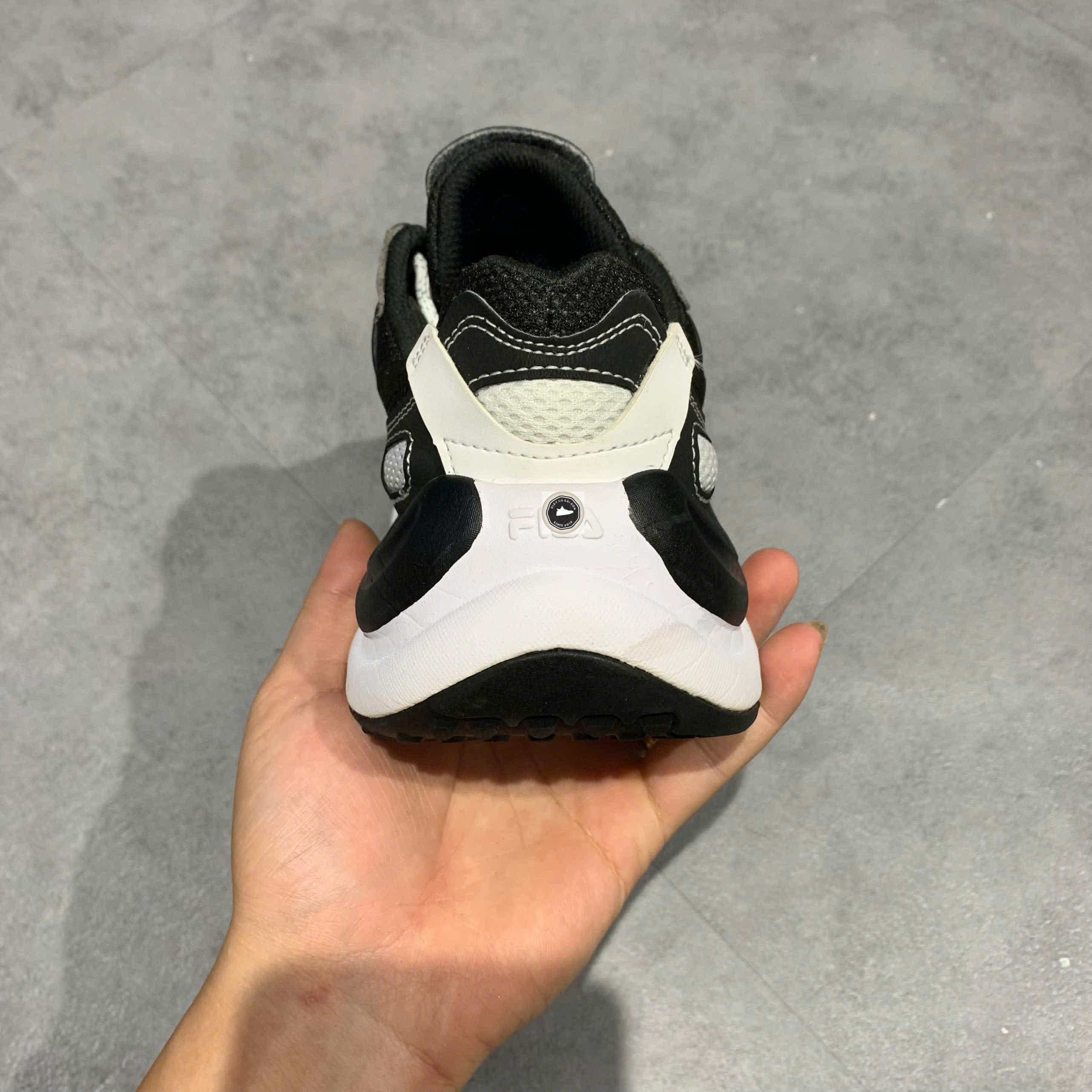 🔥 FILA ARCH VINTAGE SHOES ‘BLACK WHITE’ – SIZE 39 – PVN23077 – CHÍNH HÃNG