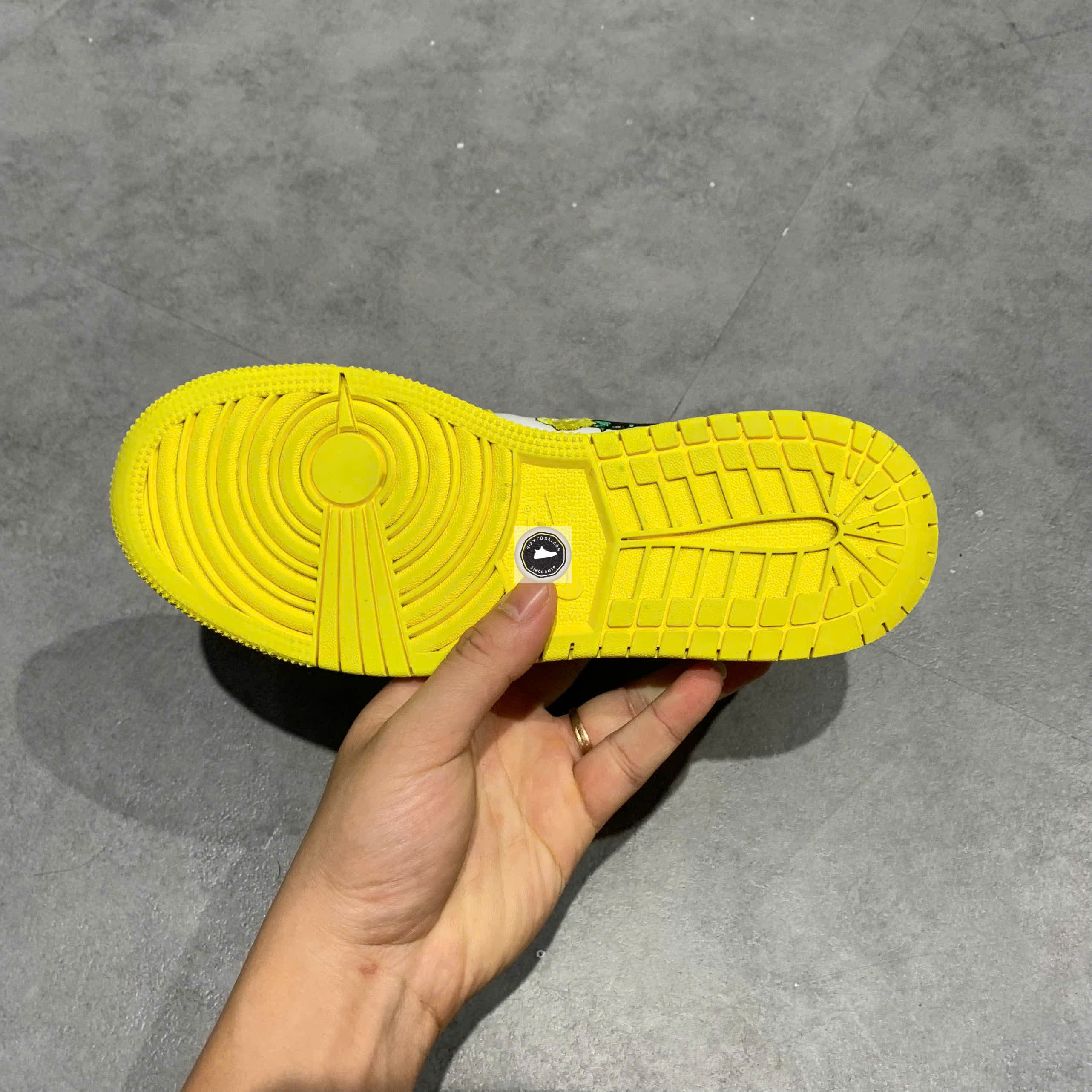 🔥 NIKE AIR JORDAN 1 MID ‘DYNAMIC YELLOW FLORAL’ – SIZE 37.5 – PVN23095 – CHÍNH HÃNG