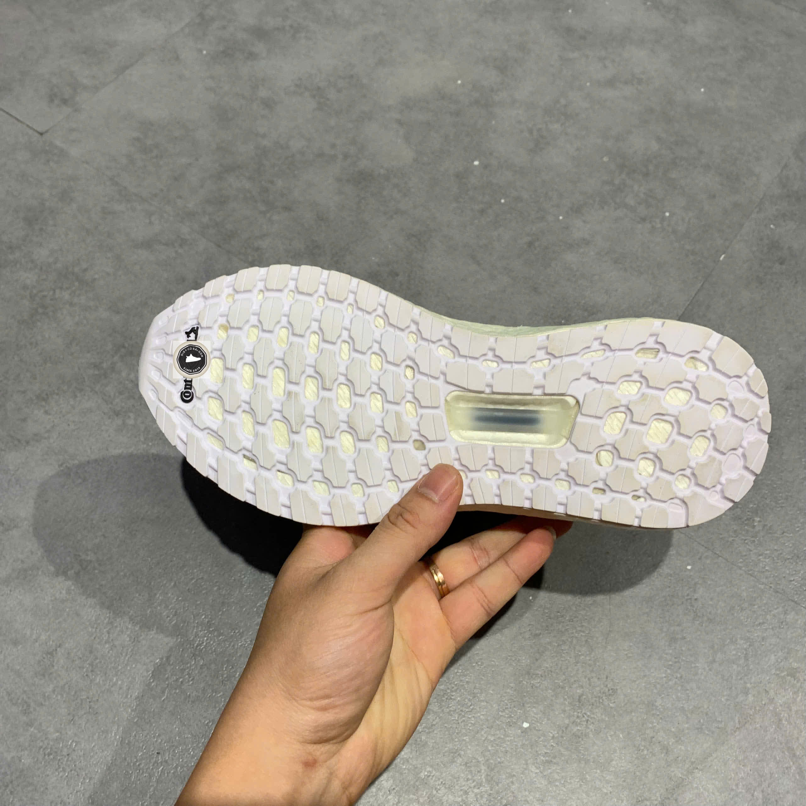 🔥 ADIDAS ULTRABOOST 20 ‘WHITE IRIDESCENT’ – SIZE 36 2/3 – PVN23051 – CHÍNH HÃNG