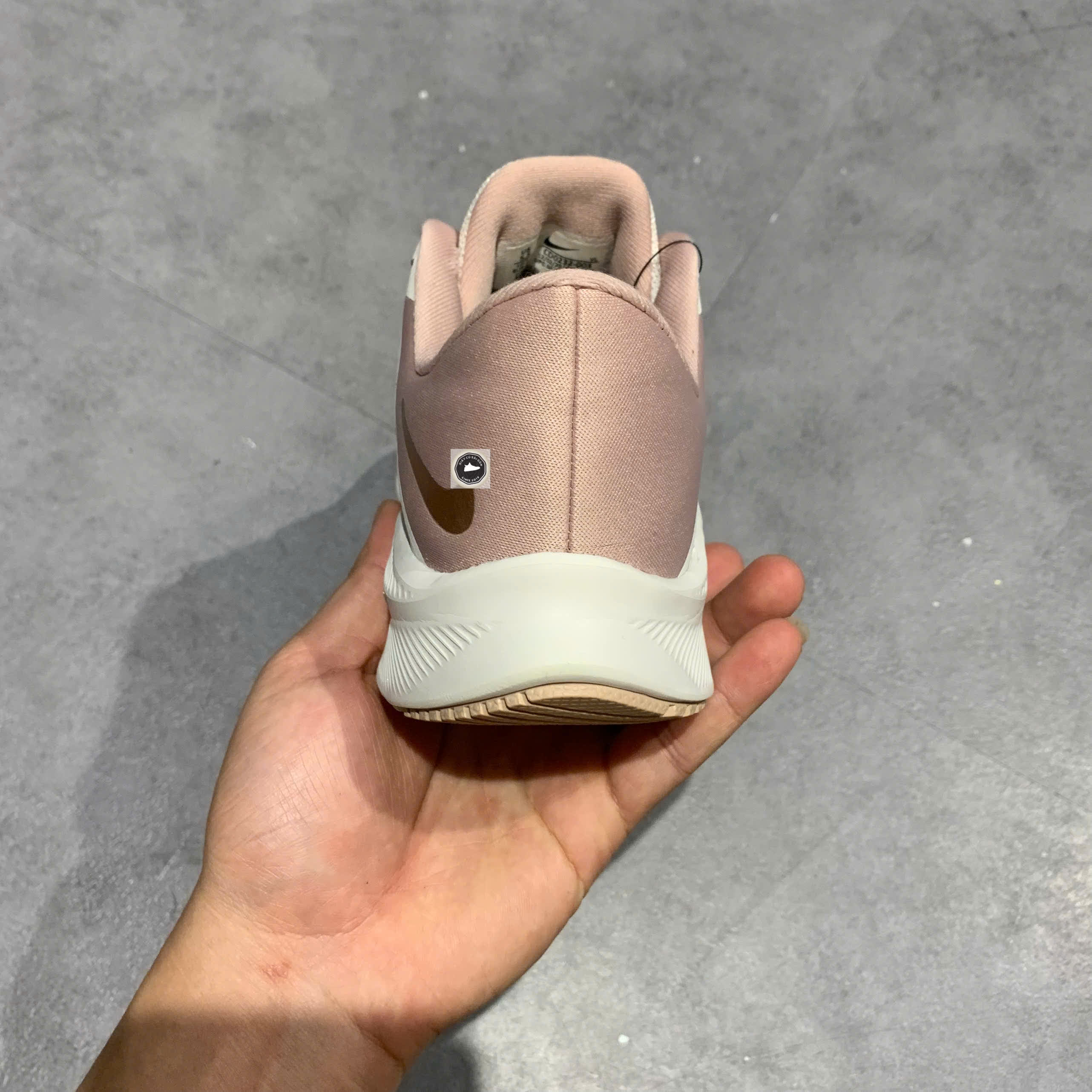 🔥 Nike Quest 3 ’Platinum Tint/Metallic Red Bronze’ – SIZE 36 – PVN22943 – CHÍNH HÃNG