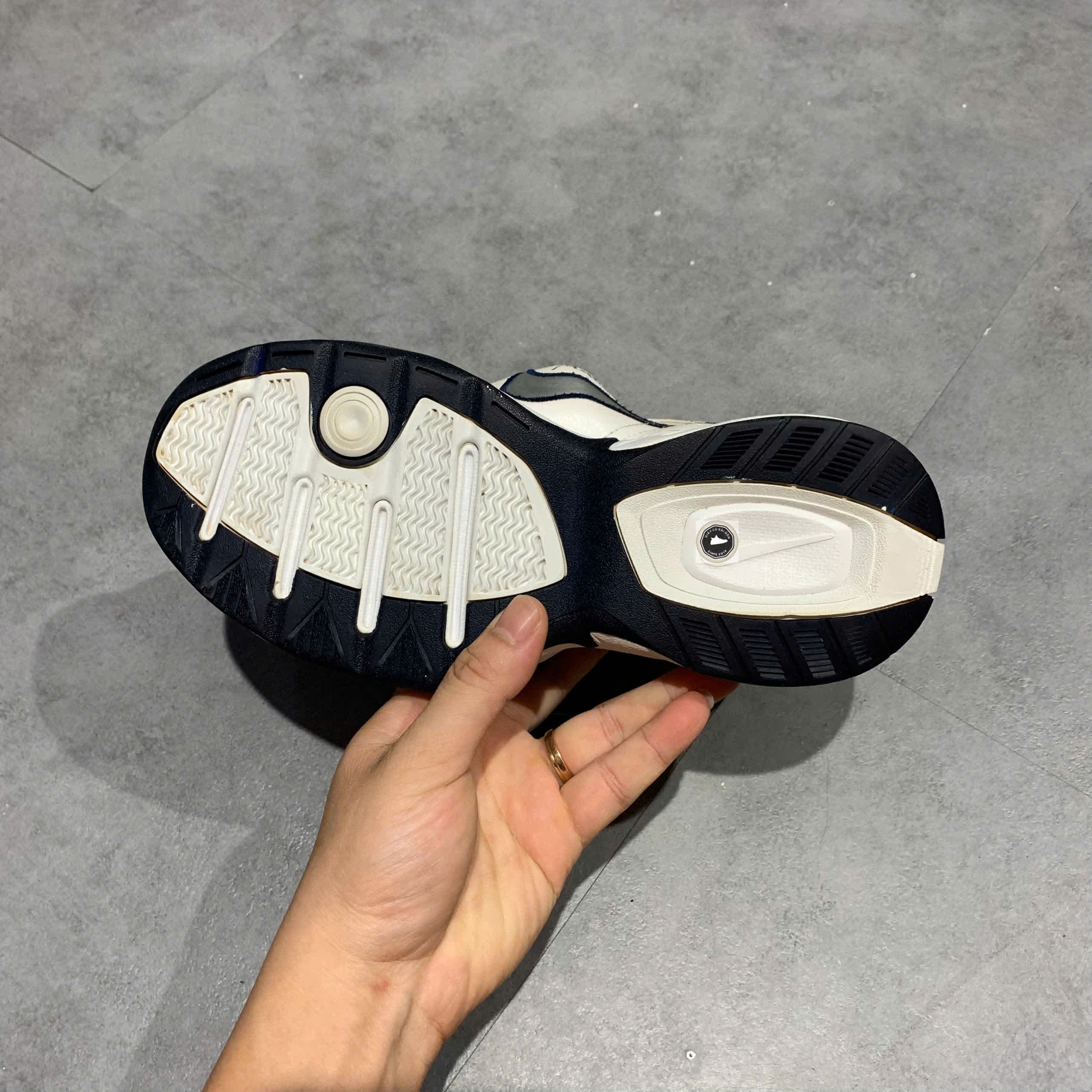 [Martine Rose x Nike Air Monarch IV White Navy] - AT3147 100 - Size 36 - GIÀY 2HAND CHÍNH HÃNG 22951