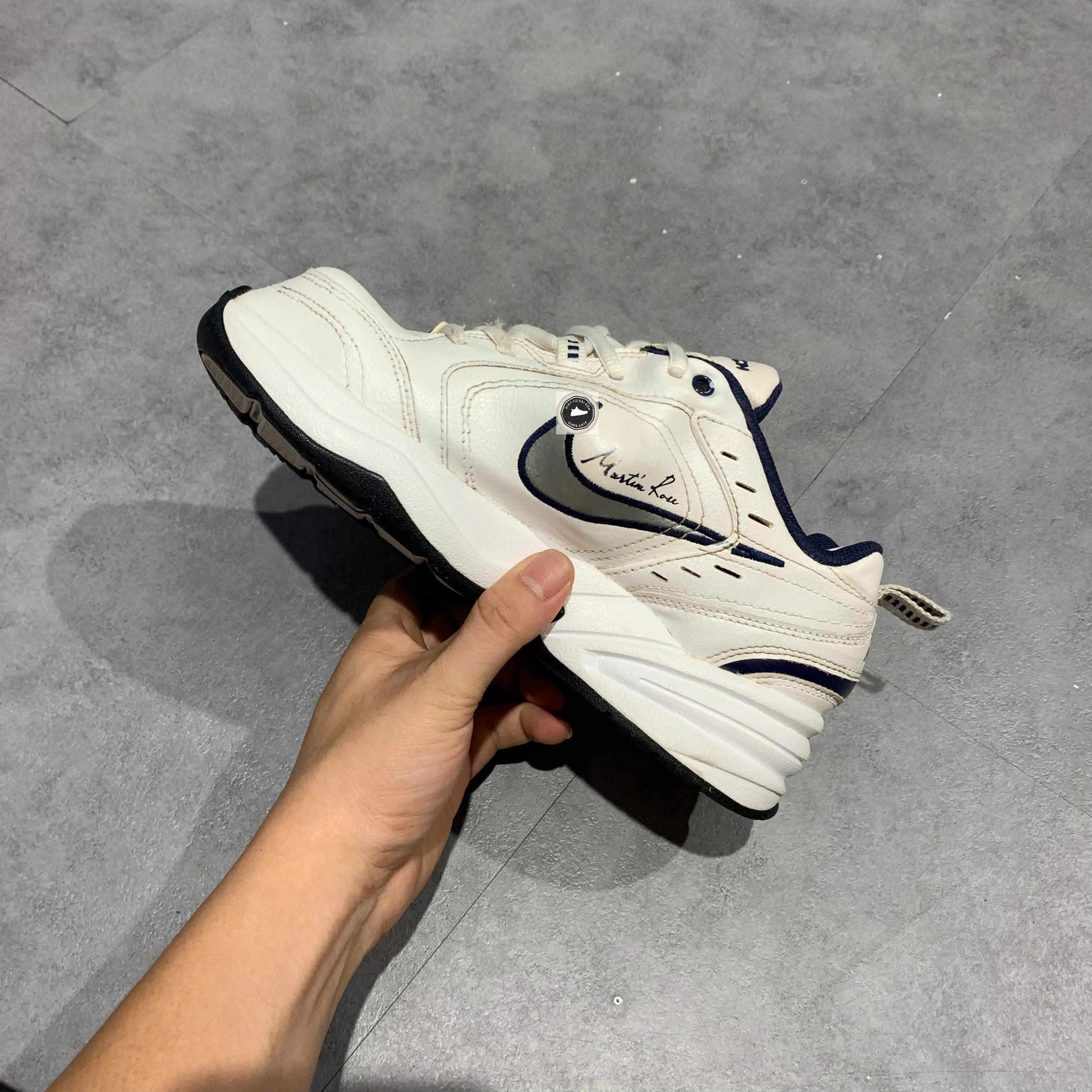 [Martine Rose x Nike Air Monarch IV White Navy] - AT3147 100 - Size 36 - GIÀY 2HAND CHÍNH HÃNG 22951