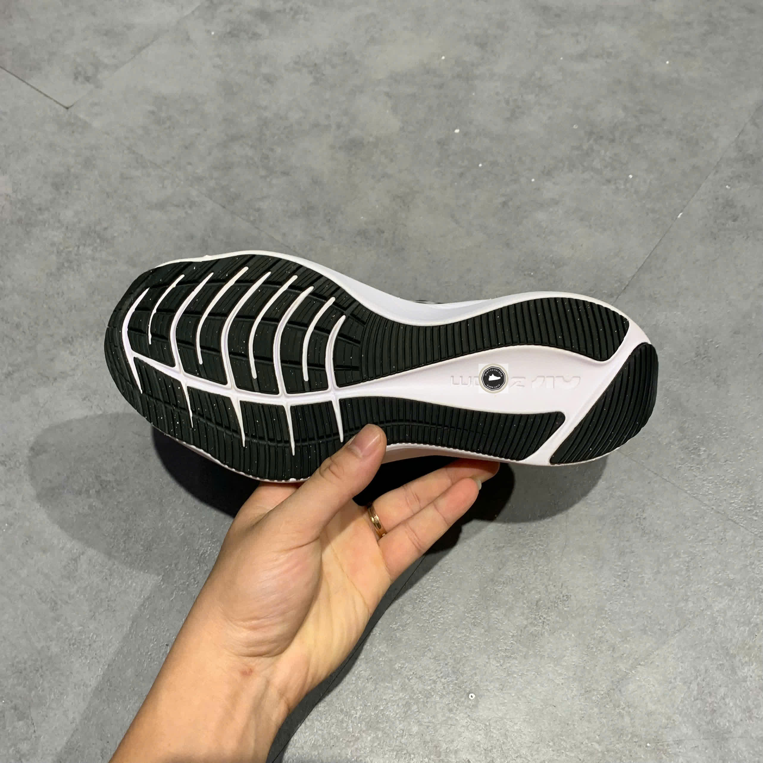 🔥 NIKE ZOOM WINFLO 8 ‘BLACK WHITE’ – SIZE 38 – PVN22953 – CHÍNH HÃNG