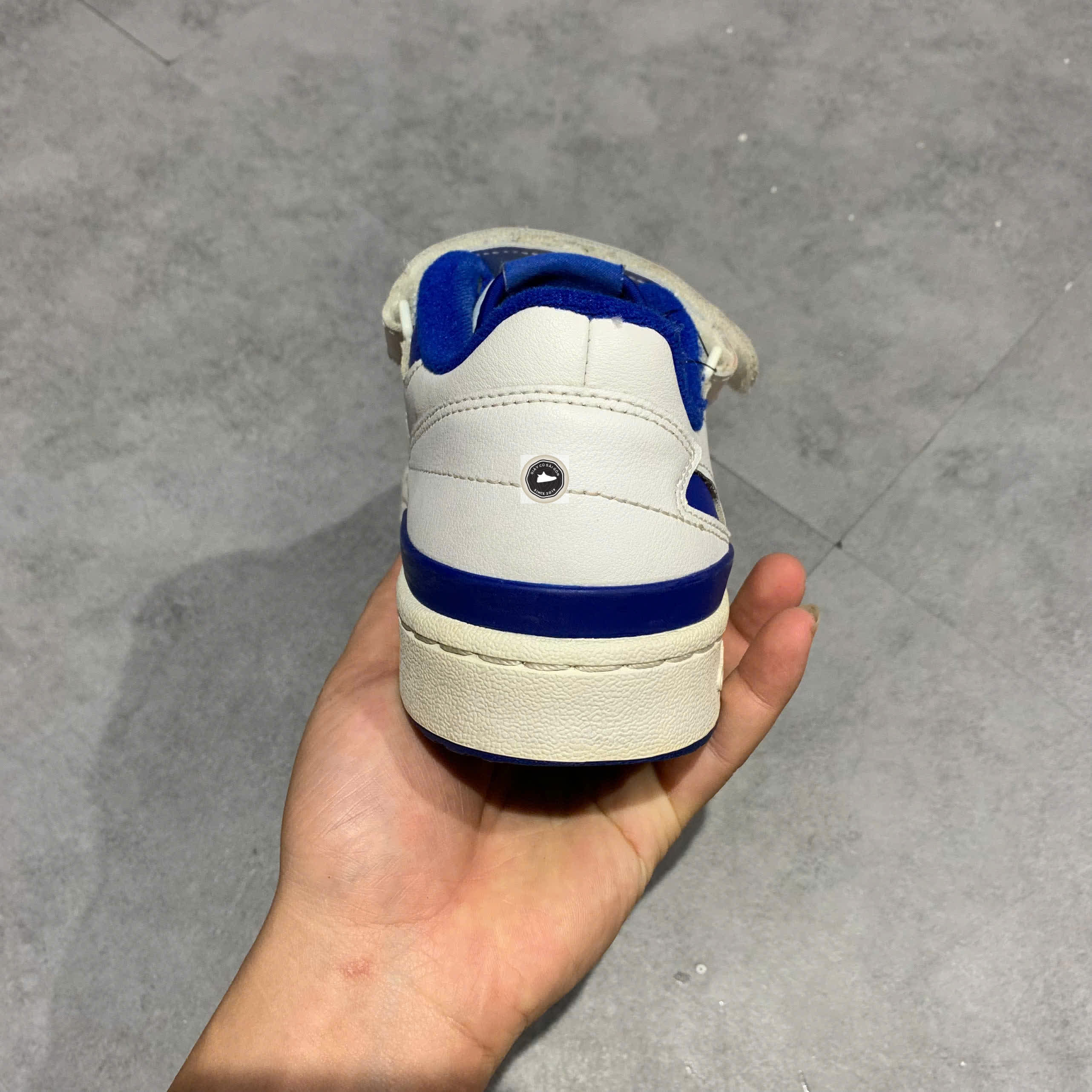 🔥 ADIDAS FORUM LOW ‘WHITE / ROYAL BLUE’ – SIZE 39 1/3 – PVN22999 – CHÍNH HÃNG