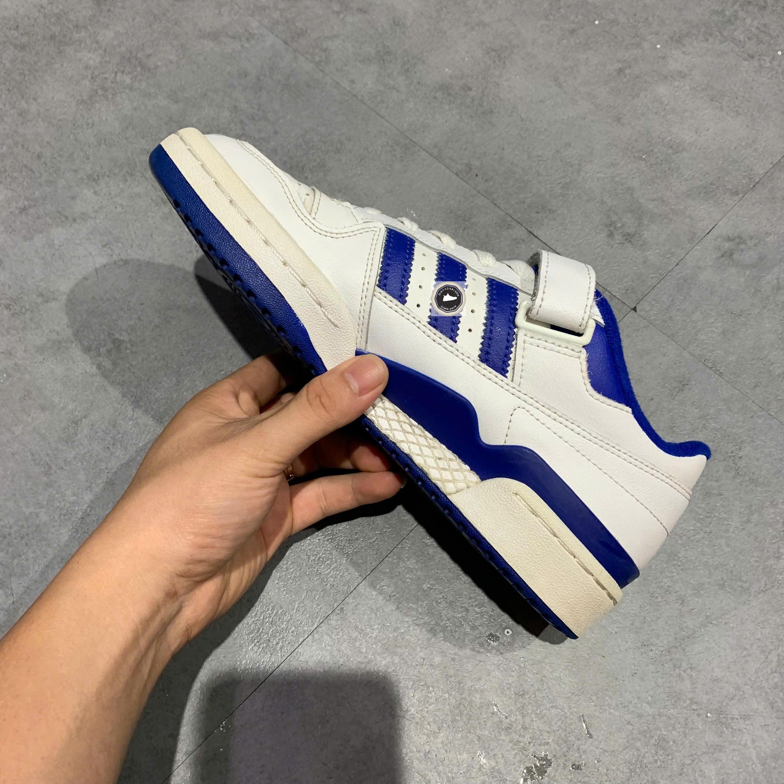 🔥 ADIDAS FORUM LOW ‘WHITE / ROYAL BLUE’ – SIZE 39 1/3 – PVN22999 – CHÍNH HÃNG