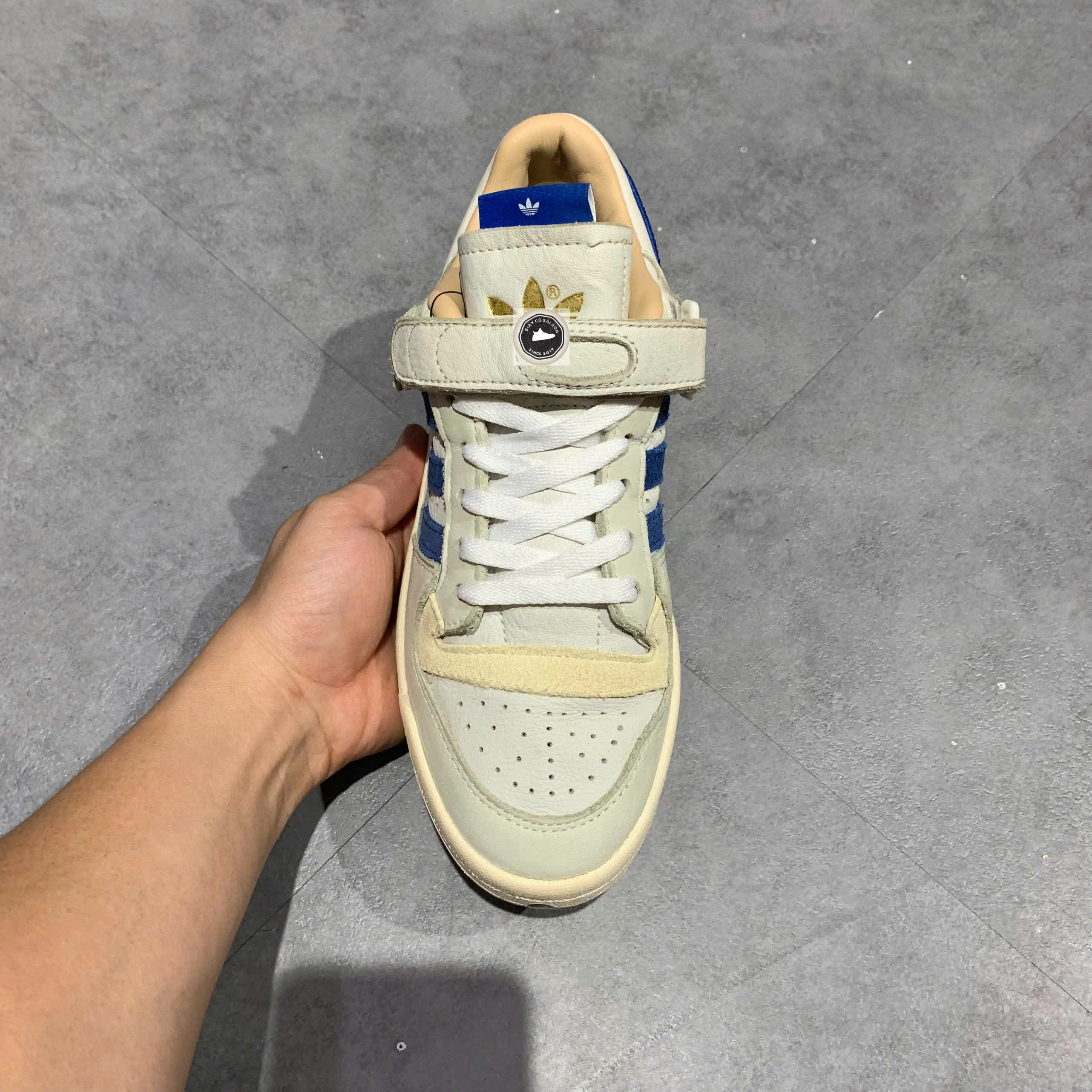 🔥 ADIDAS FORUM 84 LOW ‘WHITE/BLUE’ – SIZE 38 – PVN22958 – CHÍNH HÃNG