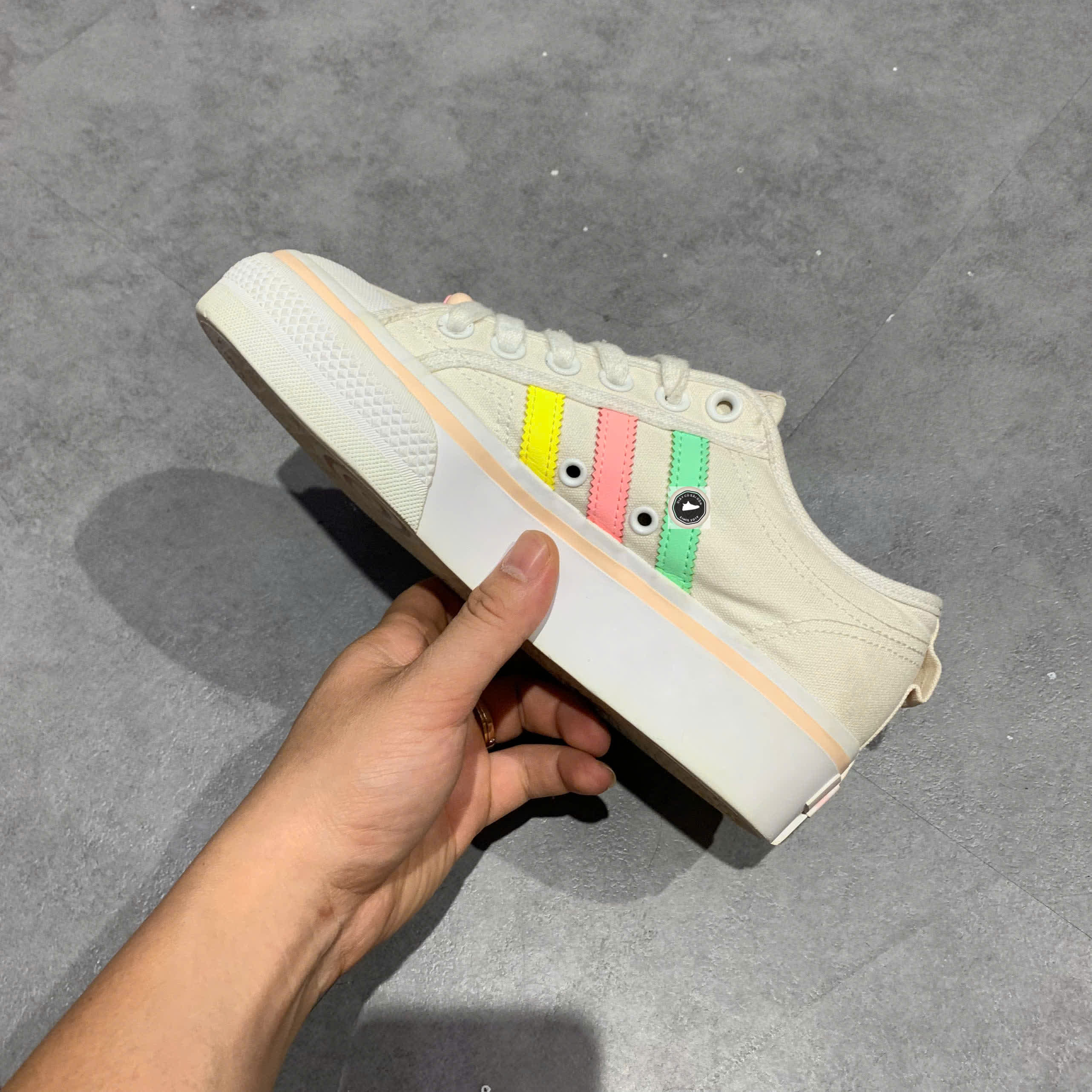 🔥 ADIDAS NIZZA PLATFORM ‘MULTI BRIGHT STRIPES’ – SIZE 38 – PVN22903 – CHÍNH HÃNG