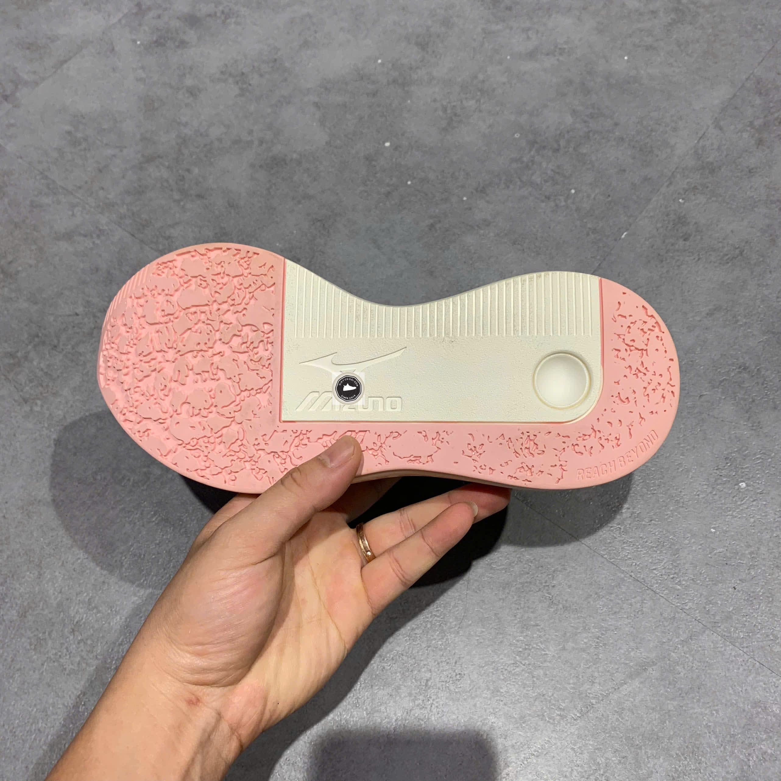 🔥 MIZUNO PI MONO ‘PINK / WHITE’ – SIZE 38.5 – PVN23012 – CHÍNH HÃNG