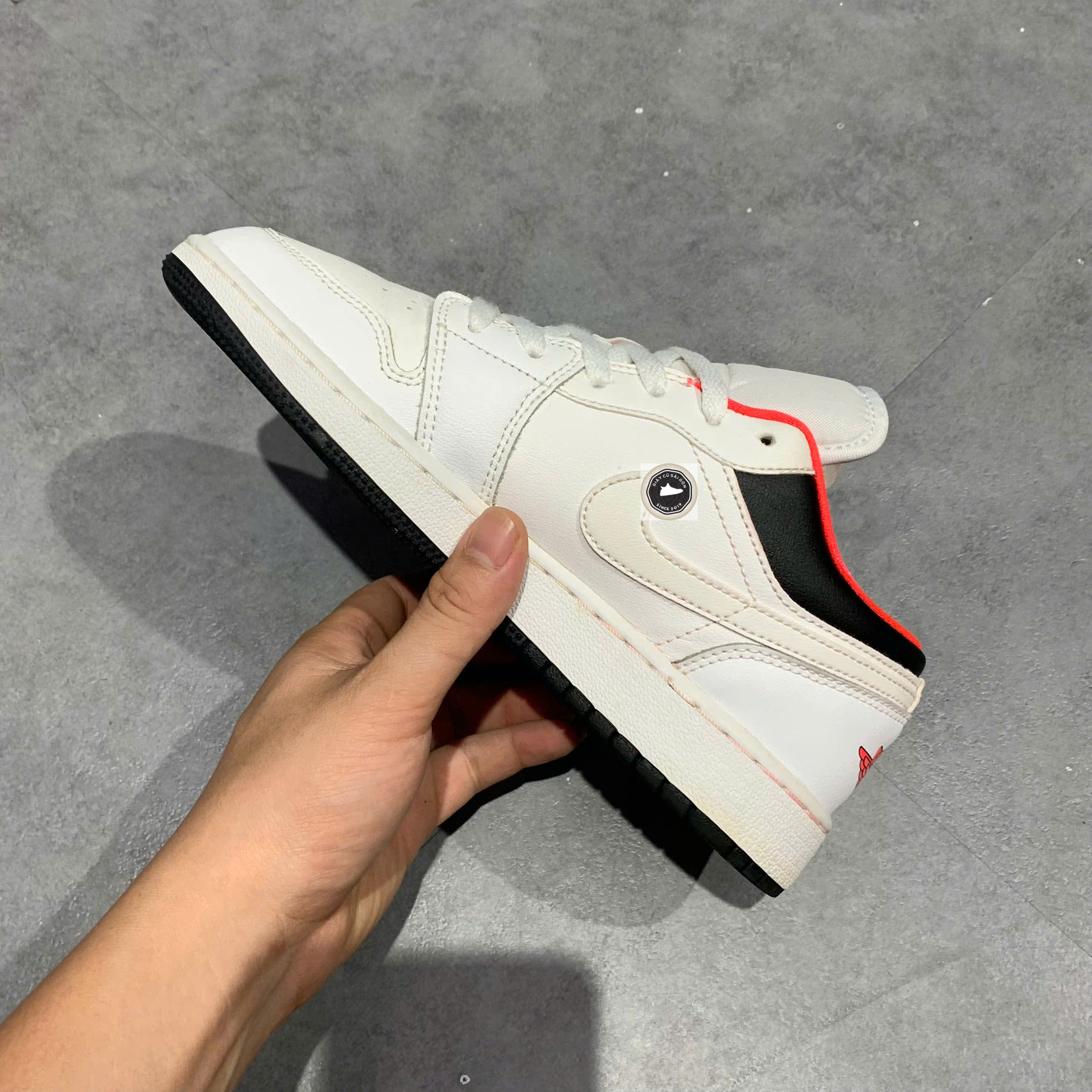 🔥 Giày Nike Air Jordan 1 Low GS 'Chicago Home' – SIZE 37 .5 – PVN22980 – CHÍNH HÃNG