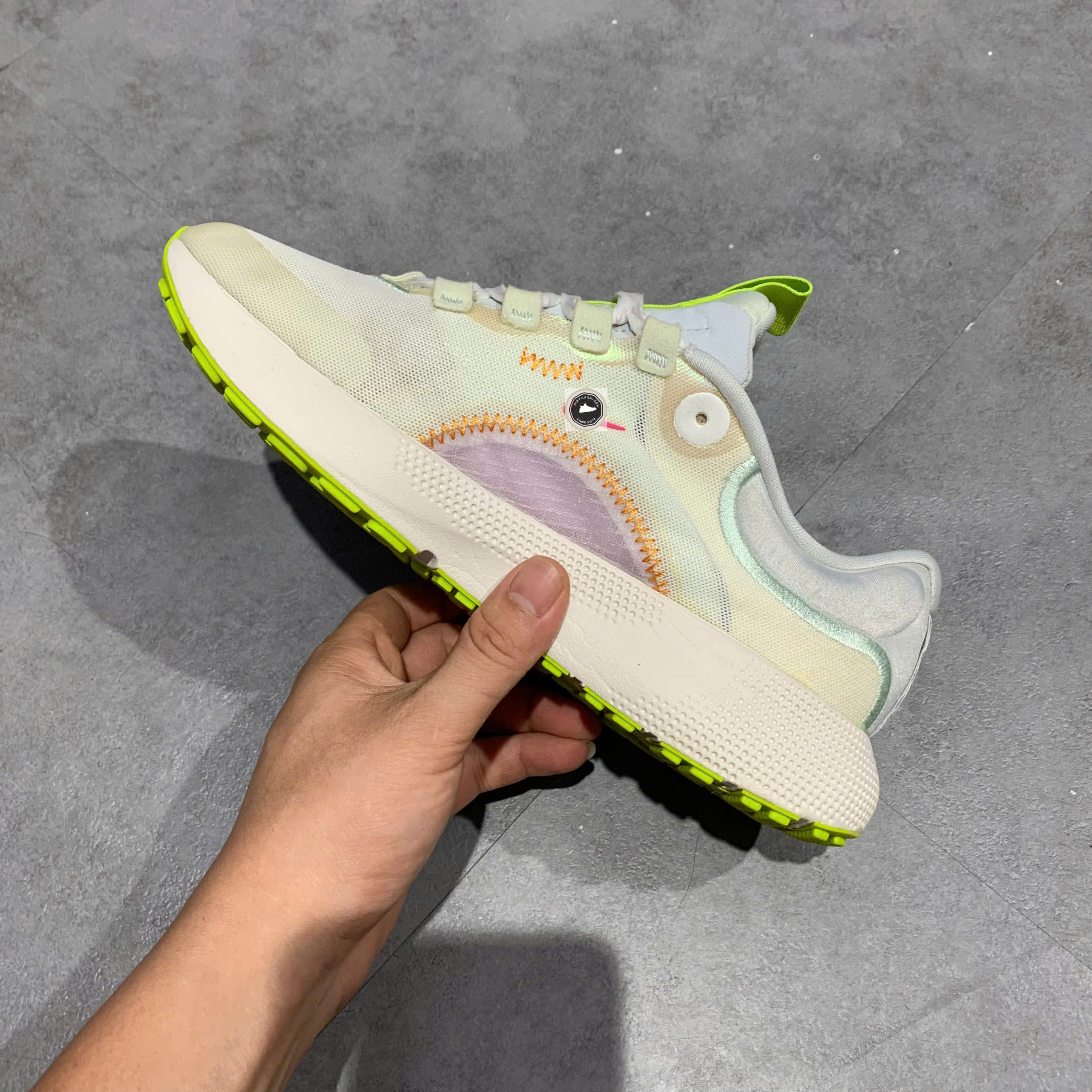 🔥 NIKE REACT ESCAPE RUN ‘WHITE / BARELY GREEN’ – SIZE 38.5 – PVN22975 – CHÍNH HÃNG