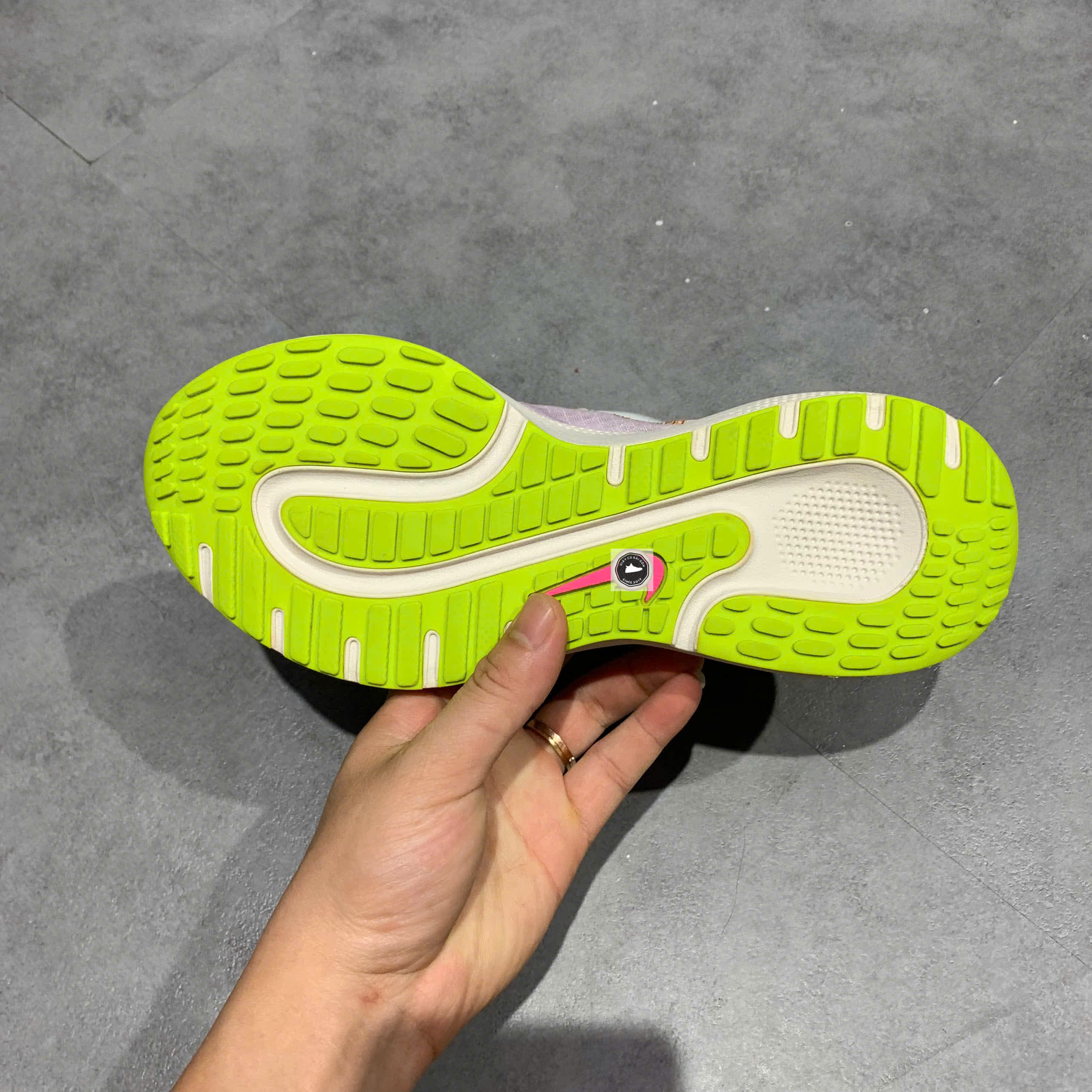 🔥 NIKE REACT ESCAPE RUN ‘WHITE / BARELY GREEN’ – SIZE 38.5 – PVN22975 – CHÍNH HÃNG