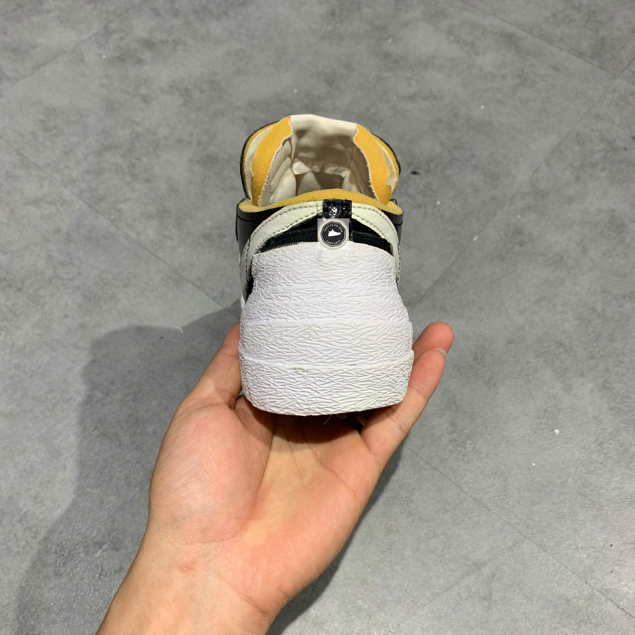 🔥 Nike Blazer Low Sacai Black Patent Leather – SIZE 40 – PVN22879 – CHÍNH HÃNG