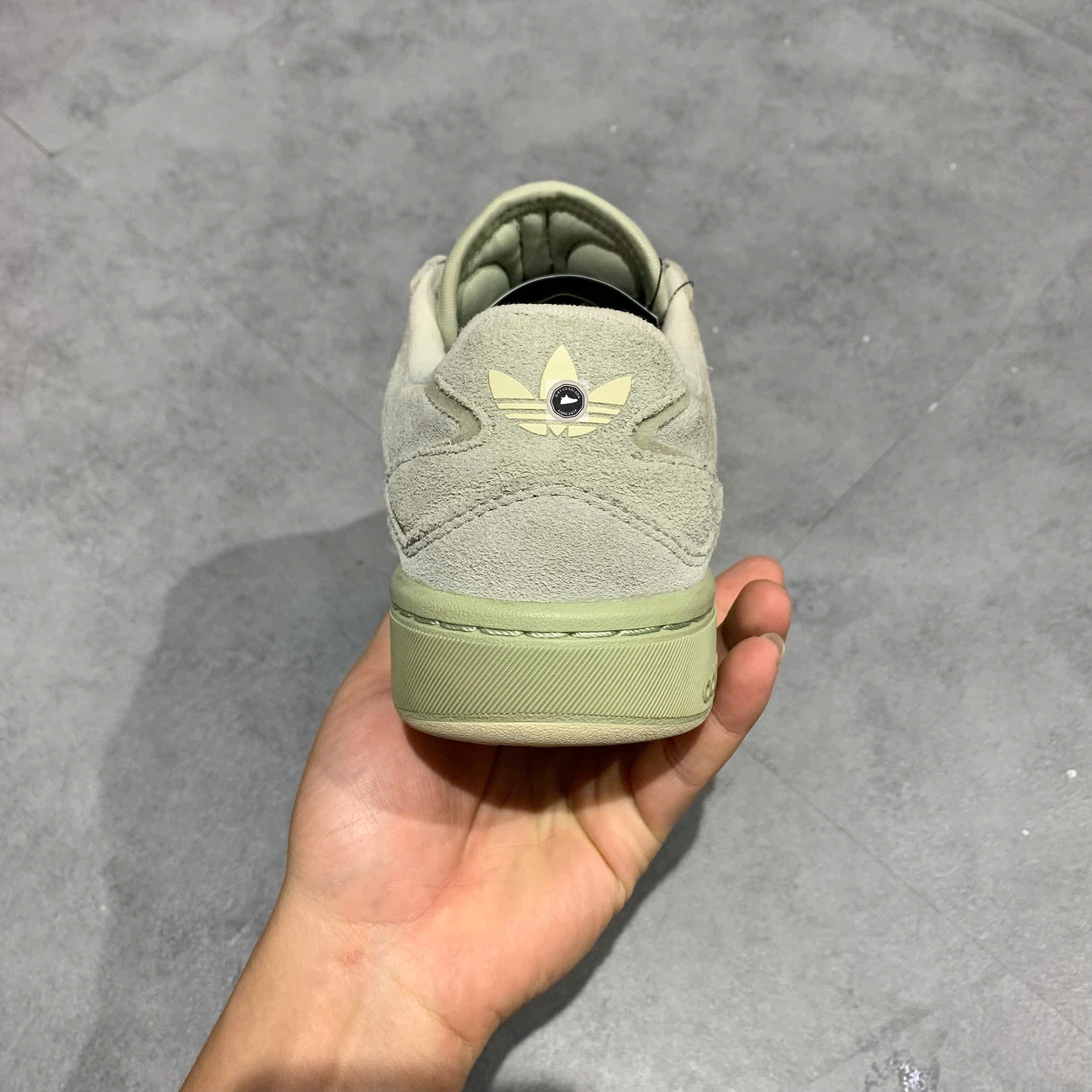 🔥 ADIDAS COURTIC ‘GREEN / WHITE’ – SIZE 40 2/3 – PVN22838 – CHÍNH HÃNG