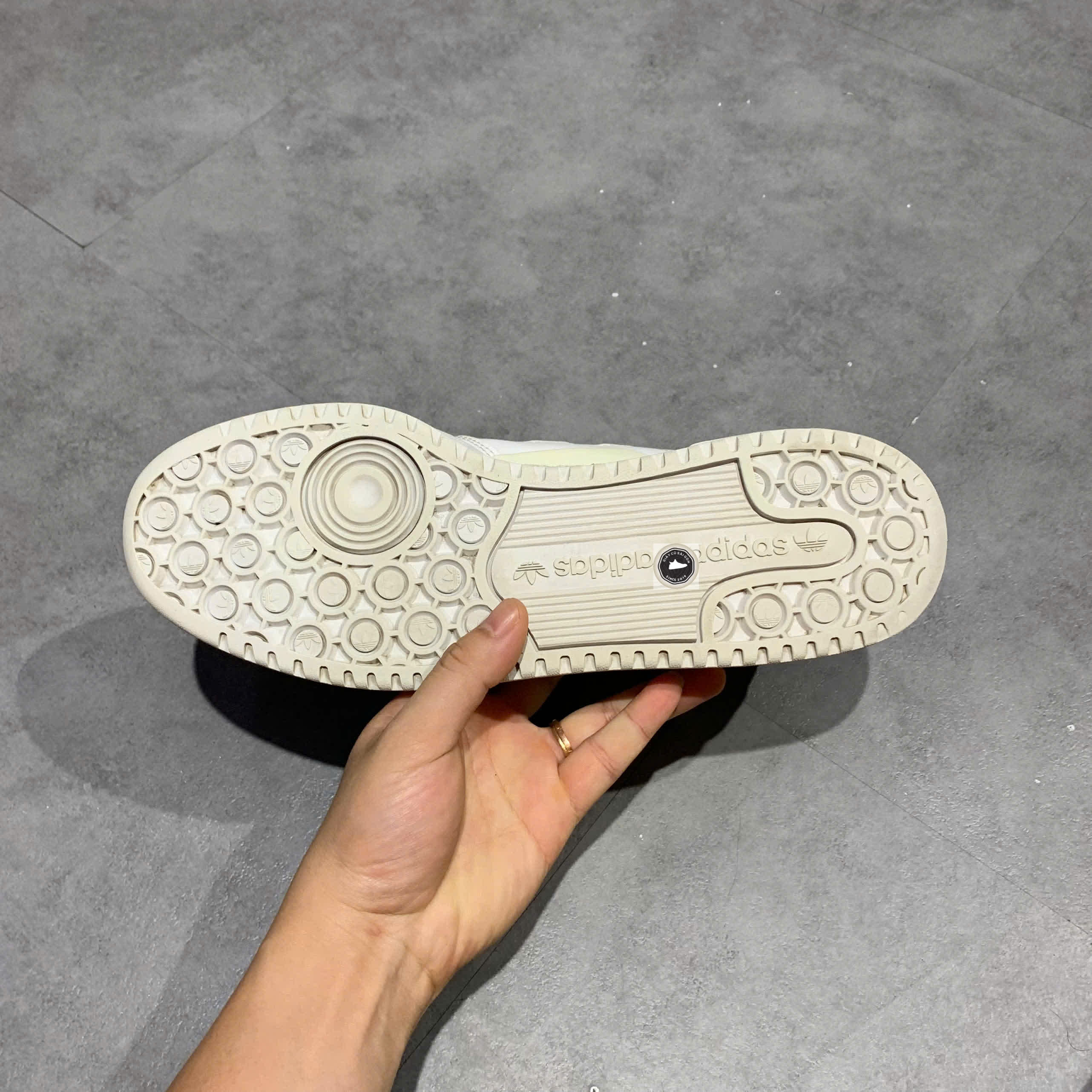 🔥 ADIDAS FORUM LOW ‘WHITE GREEN’ – SIZE 44 – PVN23504 – CHÍNH HÃNG