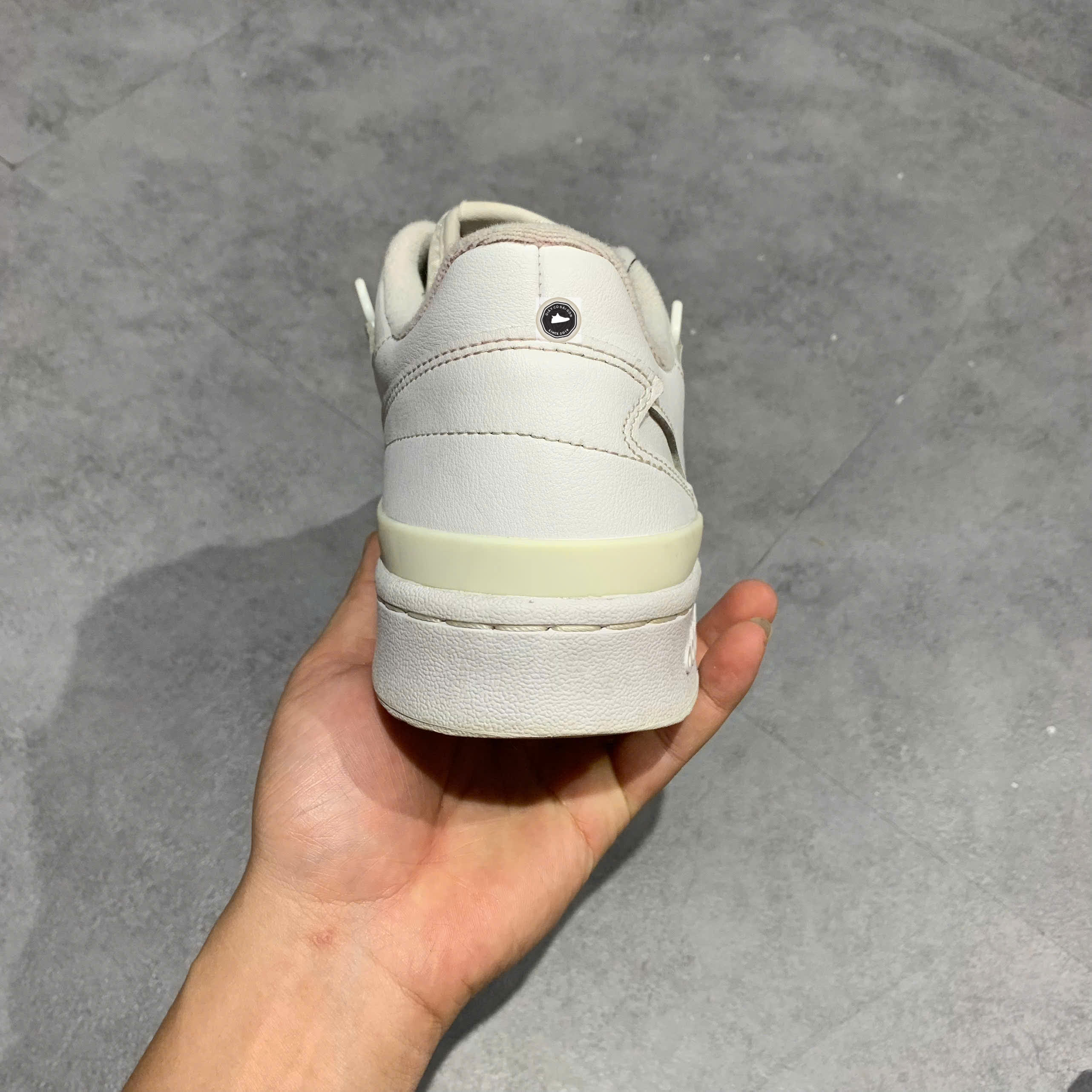 🔥 ADIDAS FORUM LOW ‘WHITE GREEN’ – SIZE 44 – PVN23504 – CHÍNH HÃNG