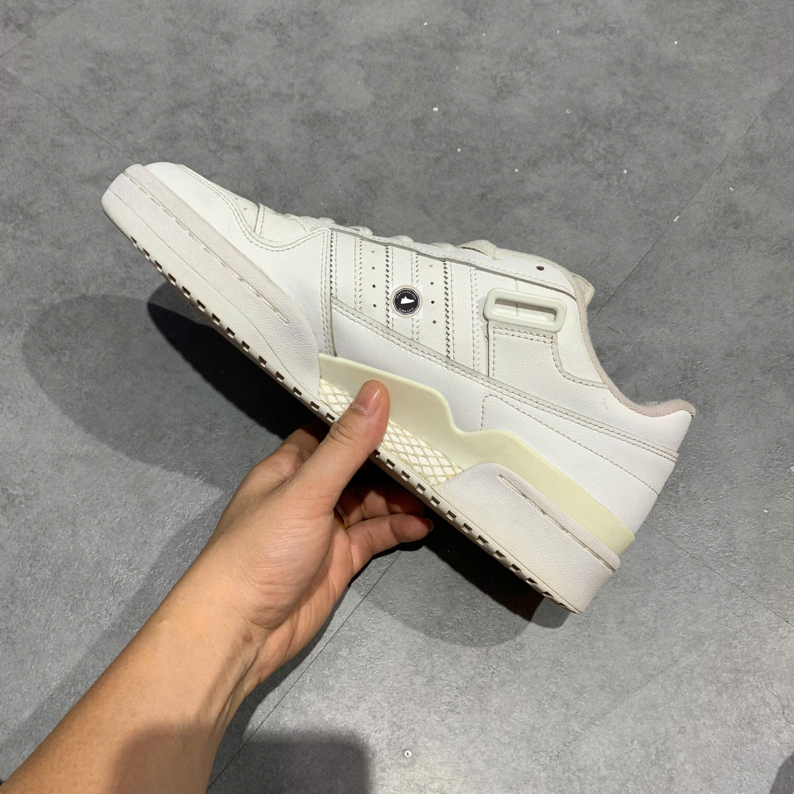 🔥 ADIDAS FORUM LOW ‘WHITE GREEN’ – SIZE 44 – PVN23504 – CHÍNH HÃNG