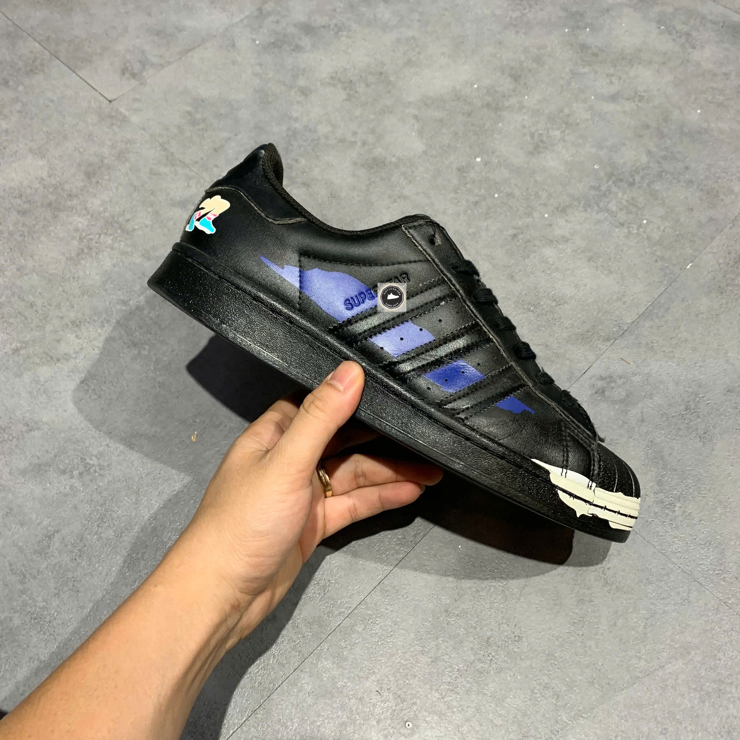 🔥 ADIDAS SUPERSTAR ‘COMIC ART’ – SIZE 42 ⅔ – PVN23572 – CHÍNH HÃNG