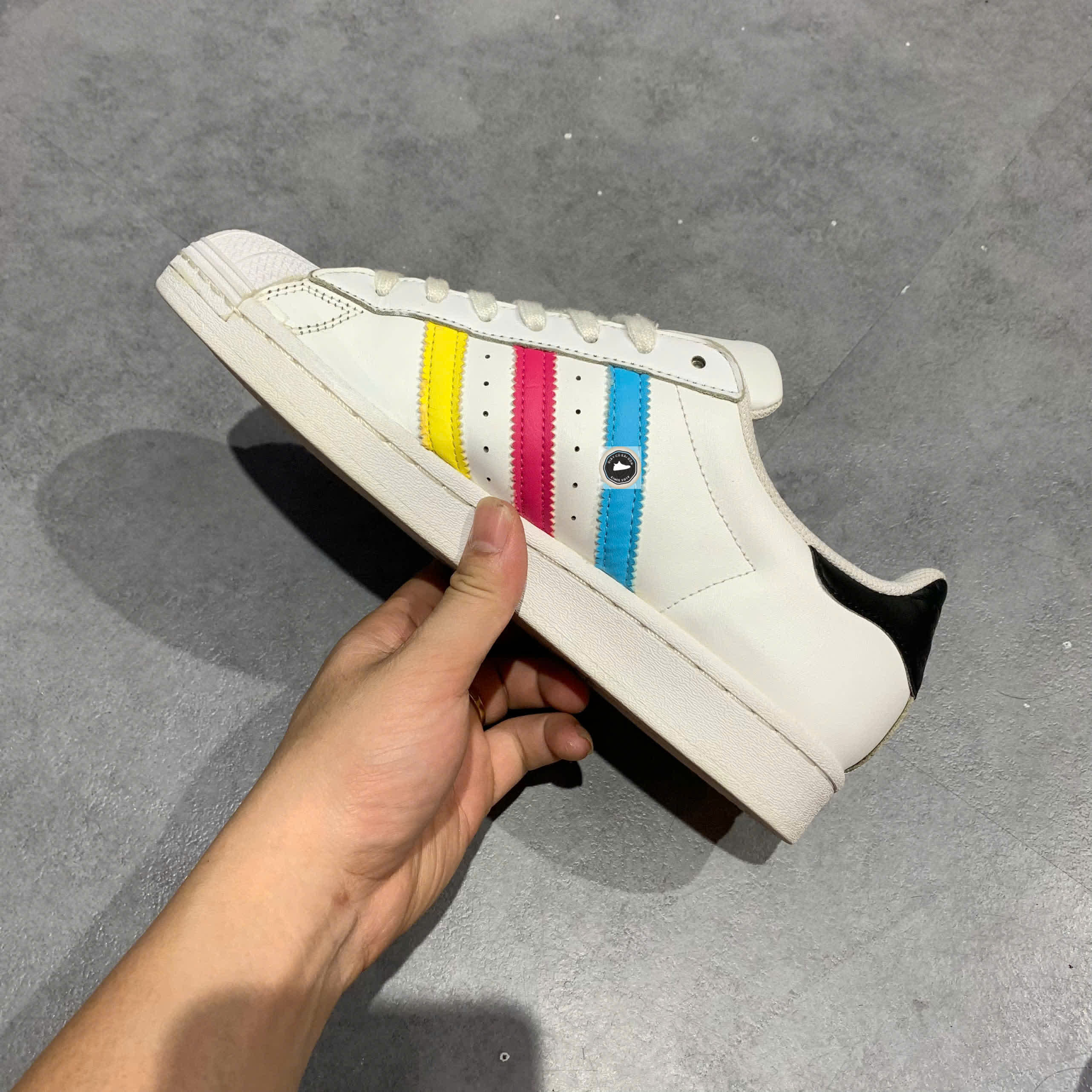 🔥 ADIDAS SUPERSTAR ‘COLORFUL TREFOIL’ – SIZE 40 – PVN23469 – CHÍNH HÃNG