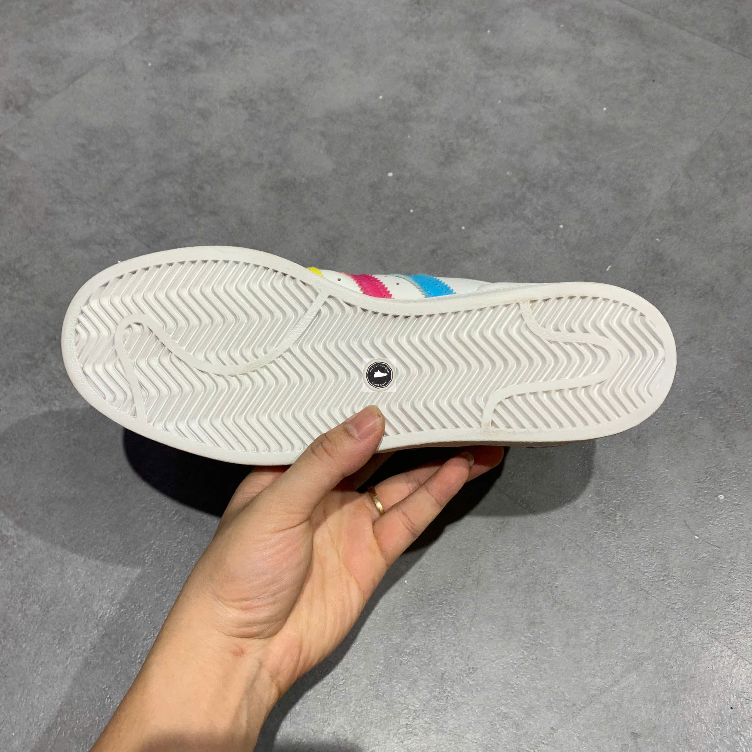 🔥 ADIDAS SUPERSTAR ‘COLORFUL TREFOIL’ – SIZE 41 1/3 – PVN23177 – CHÍNH HÃNG