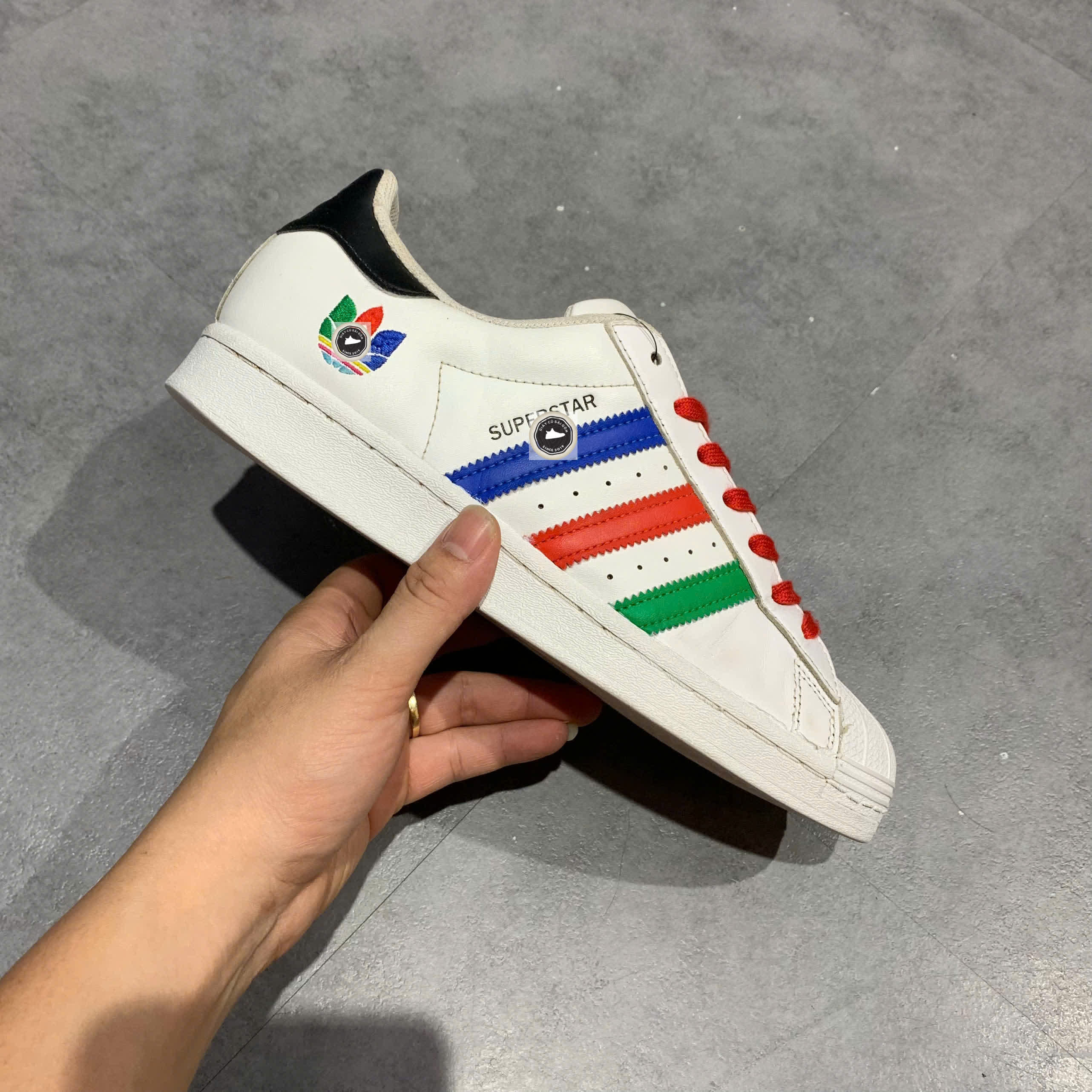 🔥 ADIDAS SUPERSTAR ‘COLORFUL TREFOIL’ – SIZE 41 1/3 – PVN23177 – CHÍNH HÃNG
