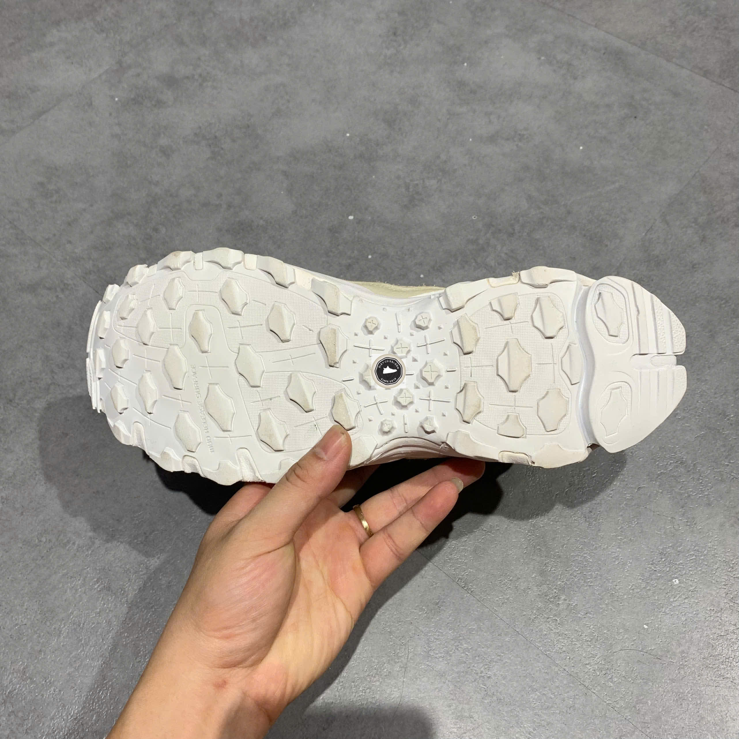 🔥 ADIDAS HYPERTURF ‘WHITE SILVER METALLIC’ – SIZE 41 1/3 – PVN23284 – CHÍNH HÃNG