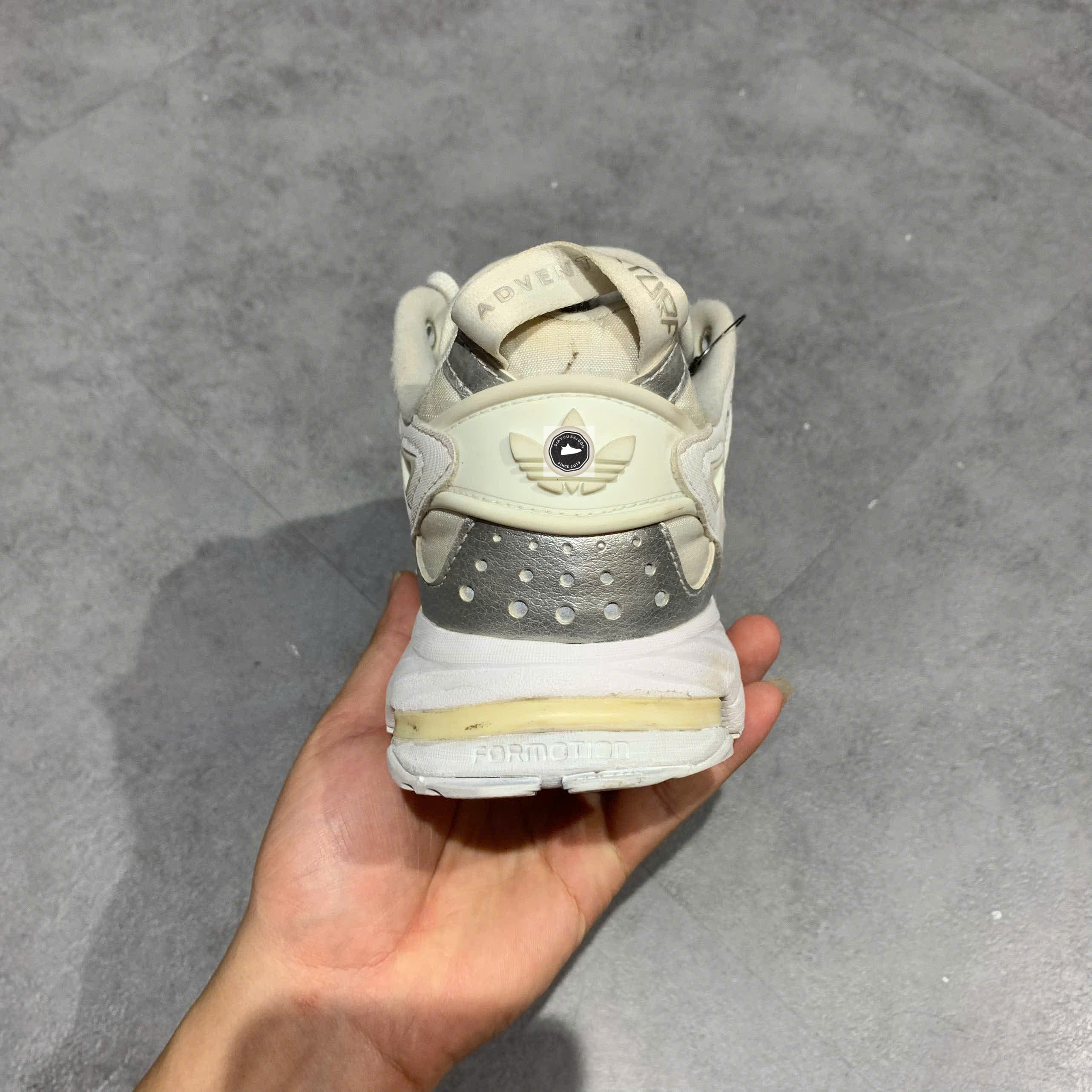 🔥 ADIDAS HYPERTURF ‘WHITE SILVER METALLIC’ – SIZE 41 1/3 – PVN23284 – CHÍNH HÃNG