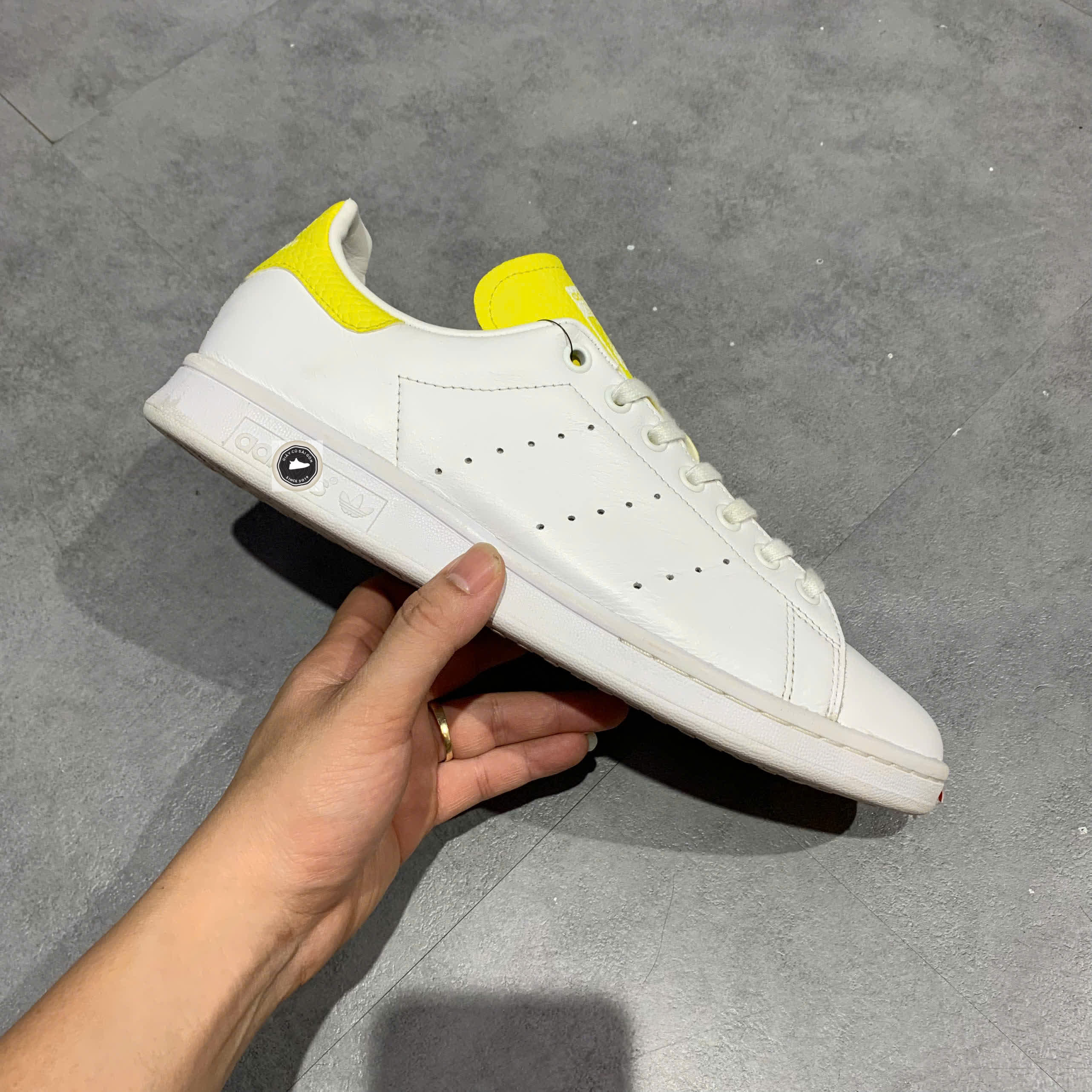 🔥 ADIDAS STAN SMITH ‘SNAKESKIN LEGACY GOLD YELLOW’ – SIZE 43 1/3 – PVN23478 – CHÍNH HÃNG