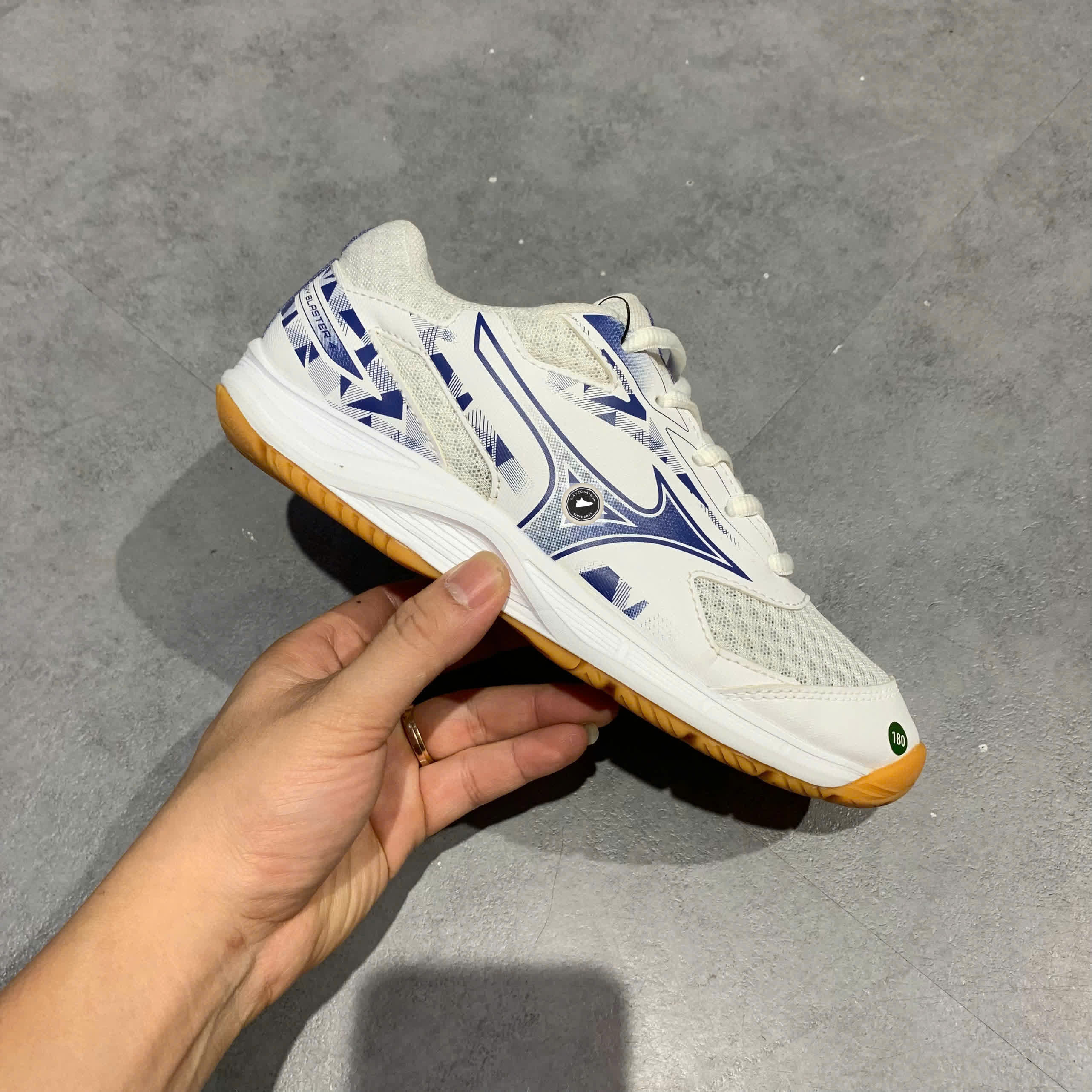 🔥 MIZUNO SKY BLASTER 4 WIDE “WHITE/BLUE” – SIZE 36.5 – PVN23896 – CHÍNH HÃNG