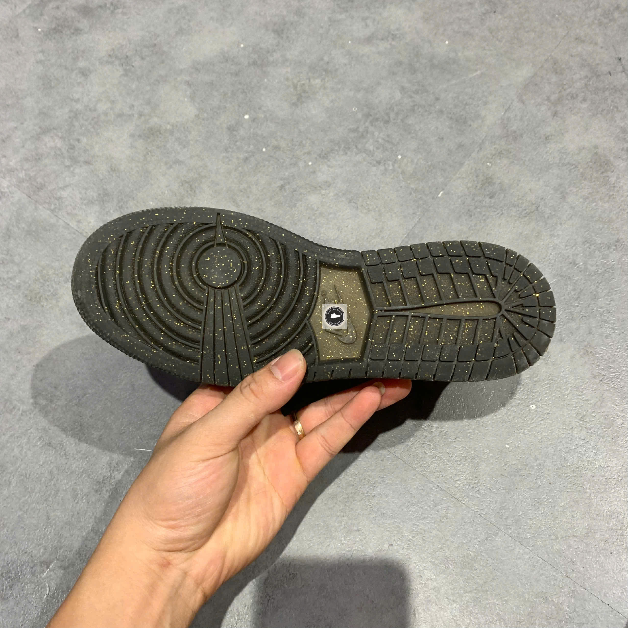 🔥 AIR JORDAN 1 LOW “GOLD TOE” – SIZE 36 – PVN23967 – CHÍNH HÃNG