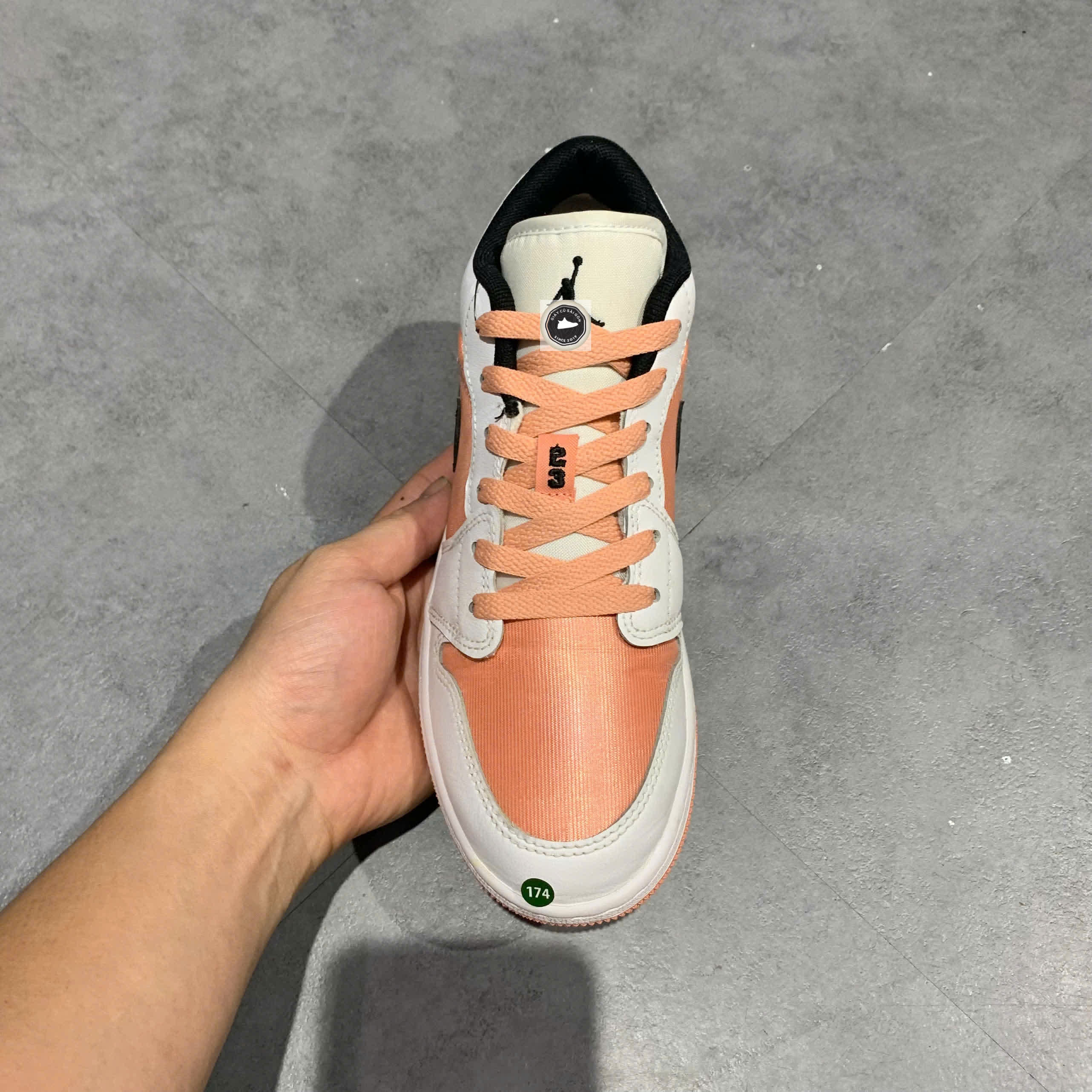 🔥 NIKE AIR JORDAN 1 LOW “LIGHT MADDER ROOT” – SIZE 36 – PVN23727 – CHÍNH HÃNG