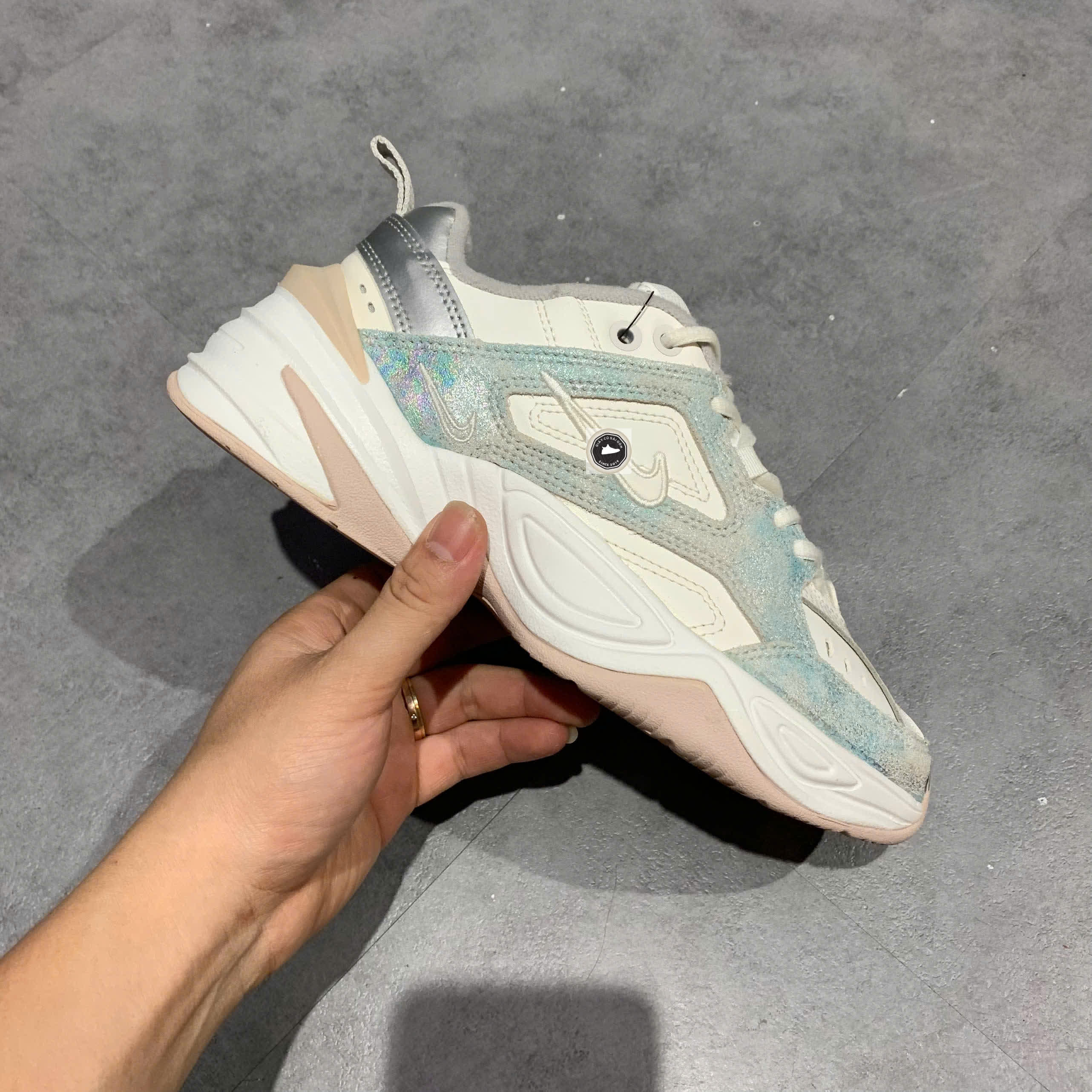 🔥 NIKE M2K TEKNO “IRIDESCENT” – SIZE 36.5 – PVN23963 – CHÍNH HÃNG
