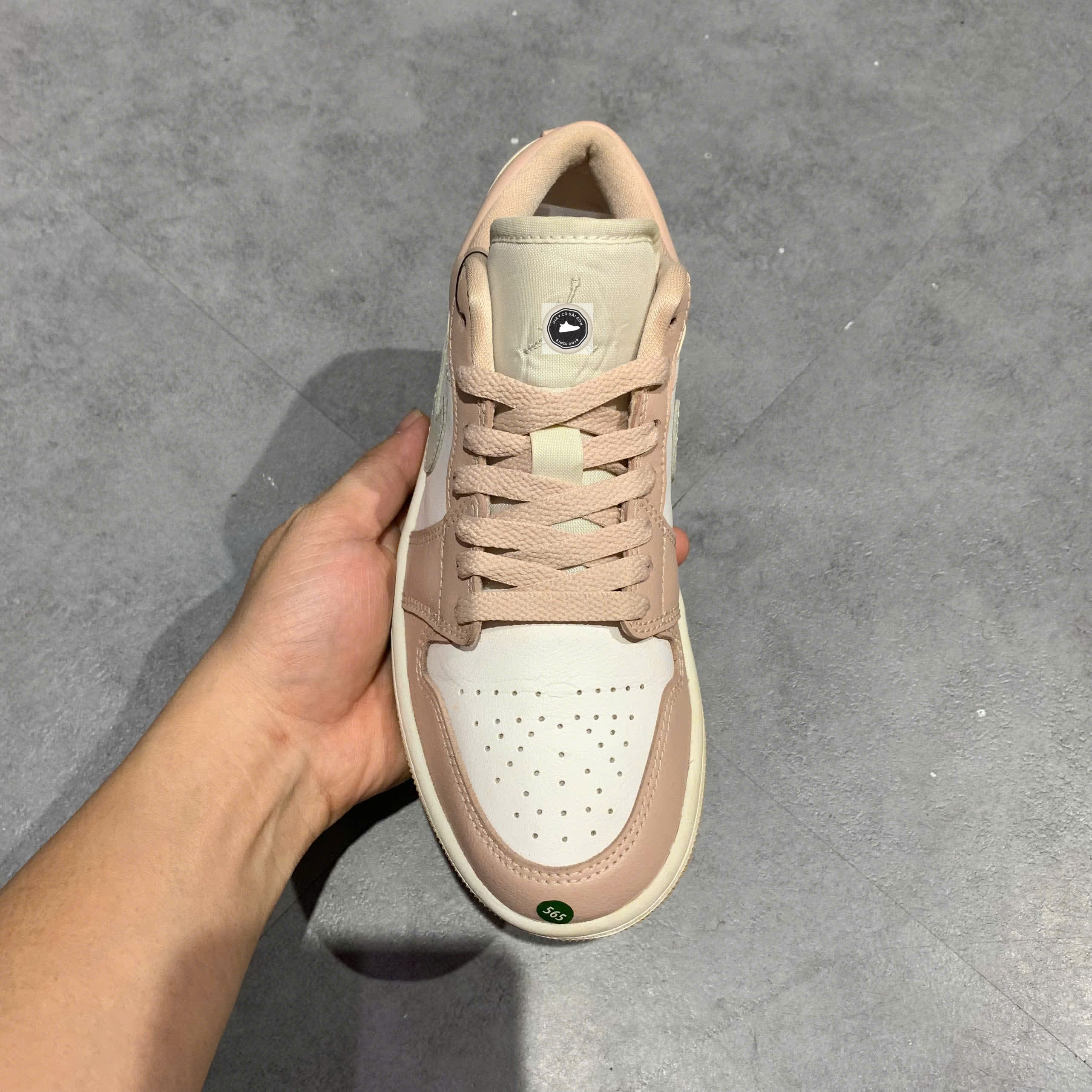 🔥 AIR JORDAN 1 LOW “PARTICLE BEIGE” – SIZE 35.5 – PVN23889 – CHÍNH HÃNG