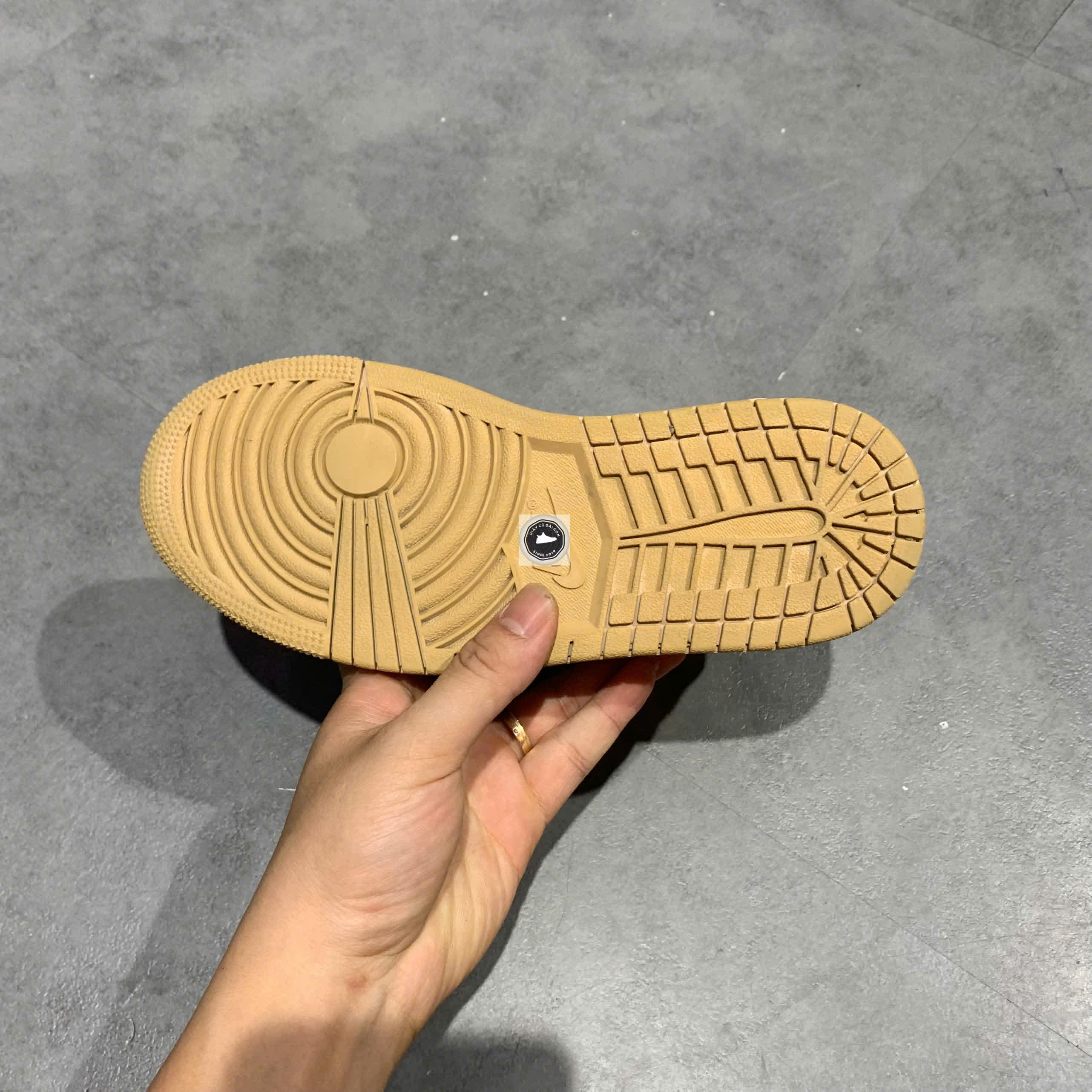 🔥 AIR JORDAN 1 LOW “PARTICLE BEIGE” – SIZE 35.5 – PVN23889 – CHÍNH HÃNG