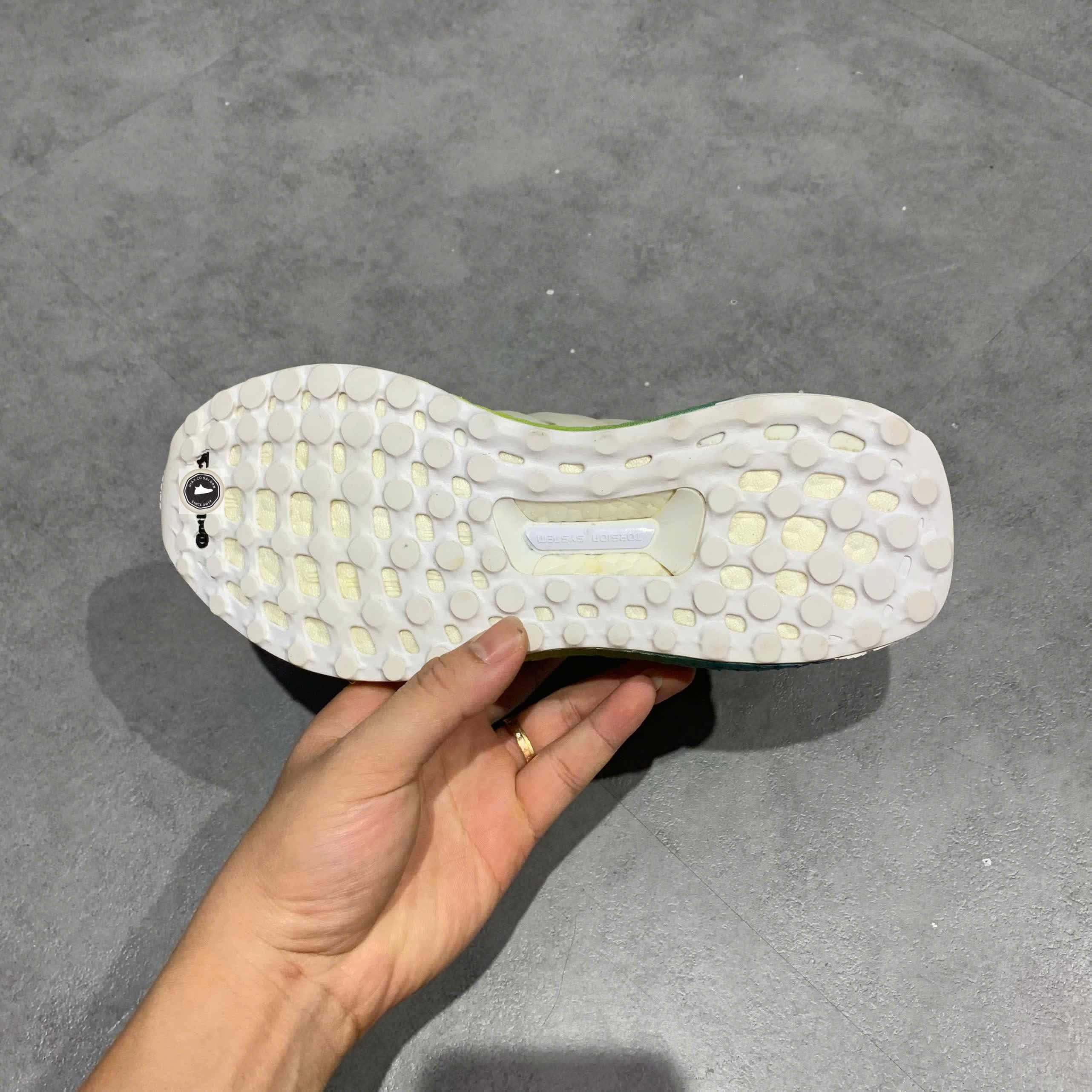 🔥 ADIDAS ULTRABOOST 4.0 “WHITE RAINBOW” – SIZE 36 2/3 – PVN23963 – CHÍNH HÃNG