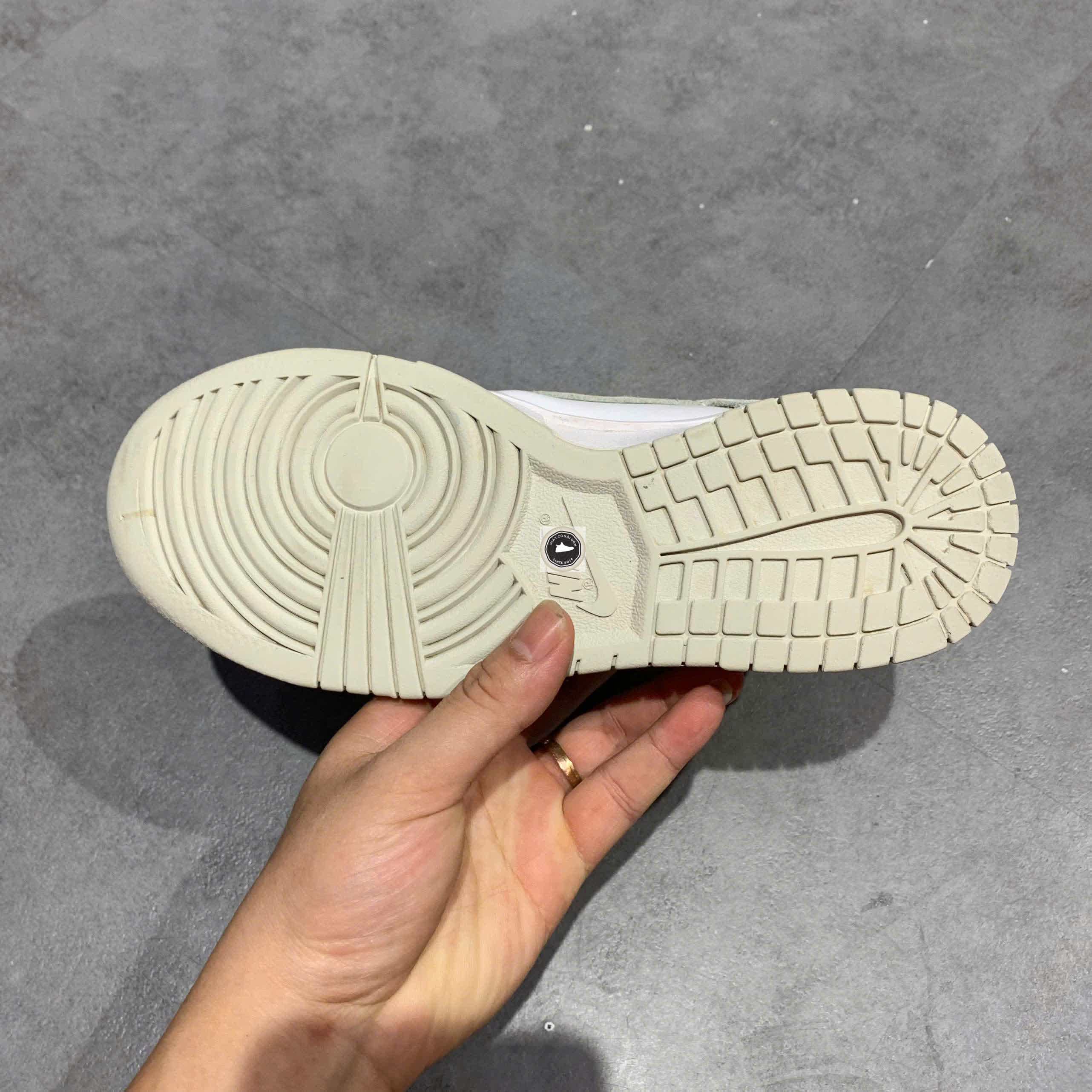 🔥 NIKE DUNK LOW “PHOTON DUST” – SIZE 36.5 – PVN23845 – CHÍNH HÃNG