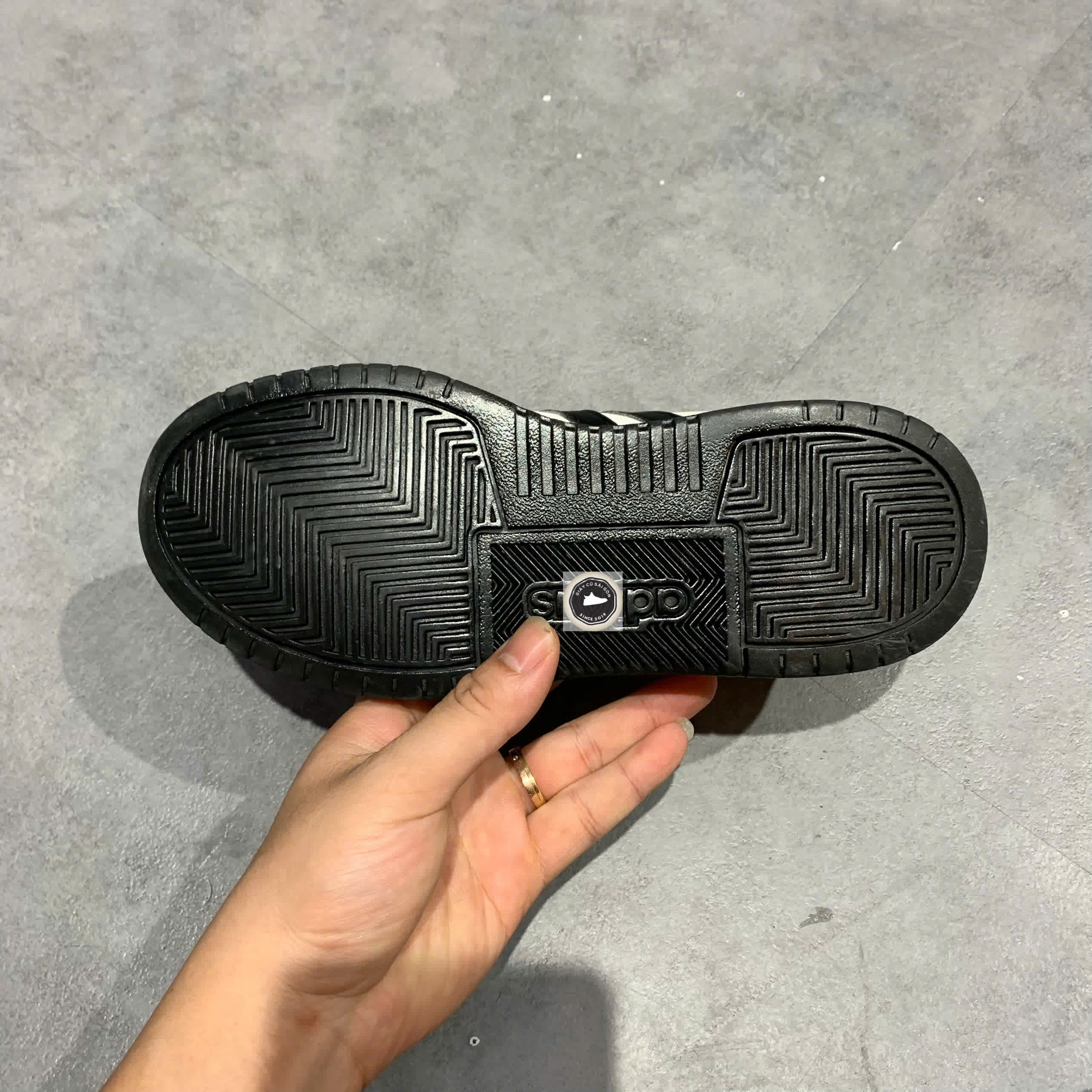 🔥 ADIDAS ENTRAP “WHITE BLACK BROWN” – SIZE 36 – PVN23987 – CHÍNH HÃNG