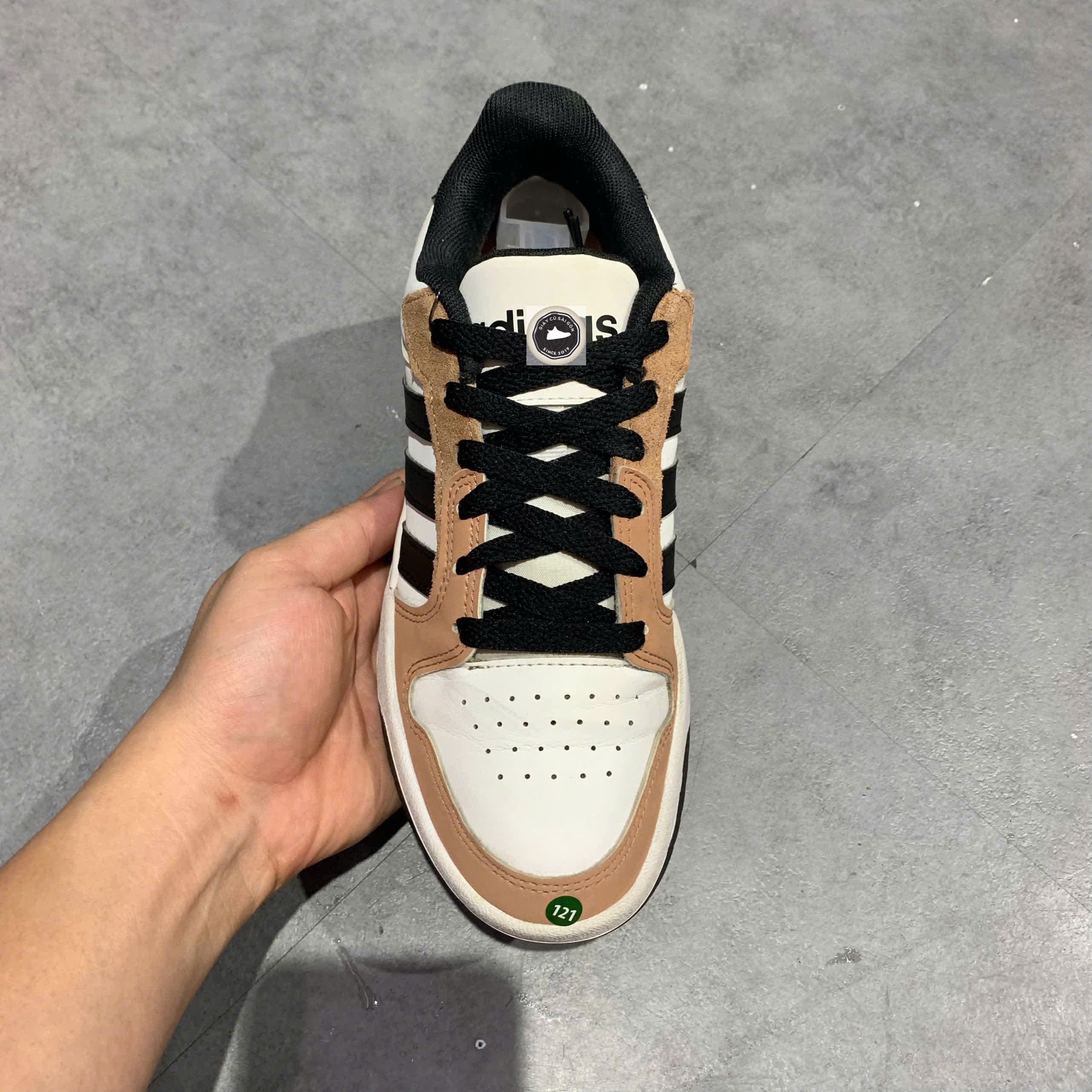 🔥 ADIDAS ENTRAP “WHITE BLACK BROWN” – SIZE 36 – PVN23987 – CHÍNH HÃNG