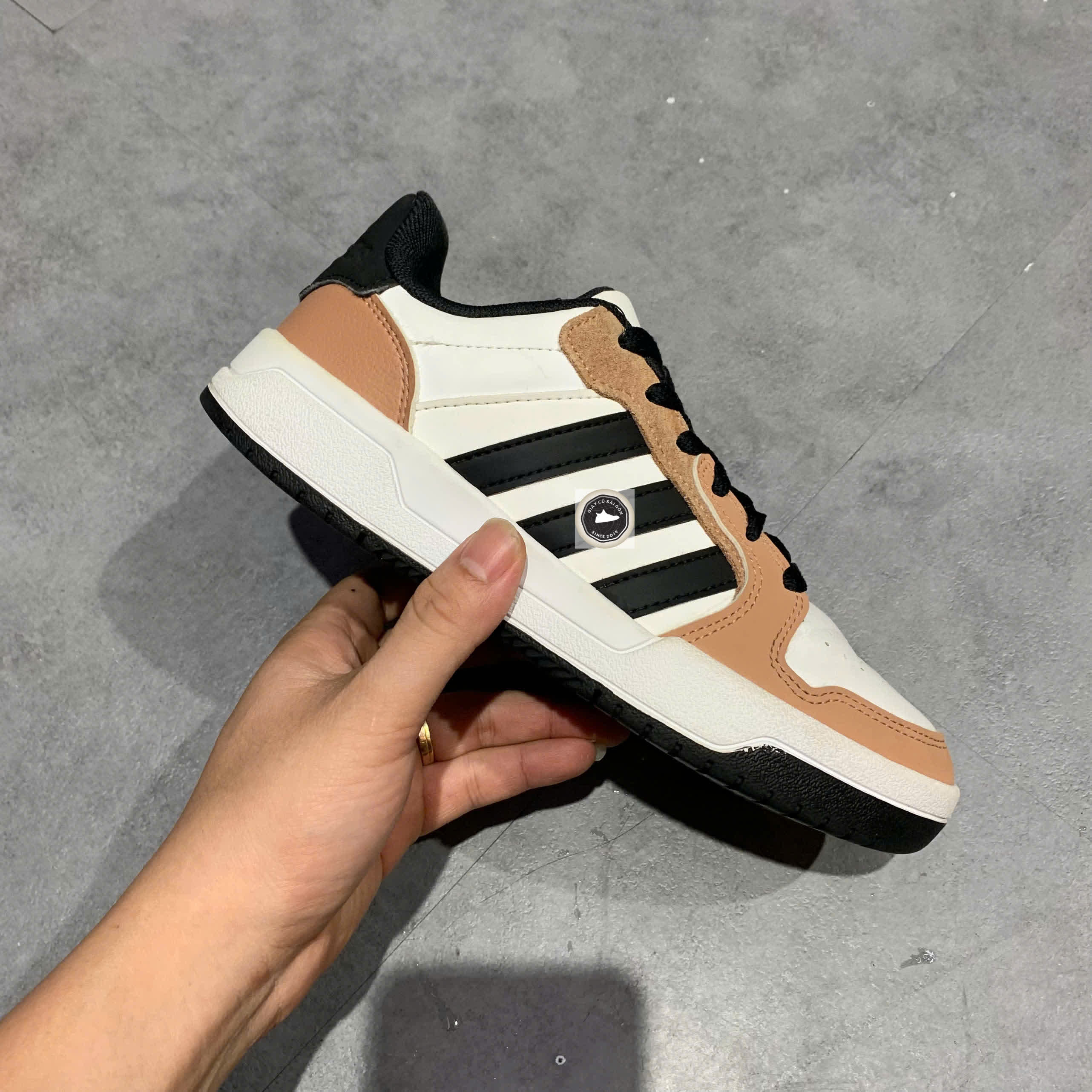 🔥 ADIDAS ENTRAP “WHITE BLACK BROWN” – SIZE 36 – PVN23987 – CHÍNH HÃNG