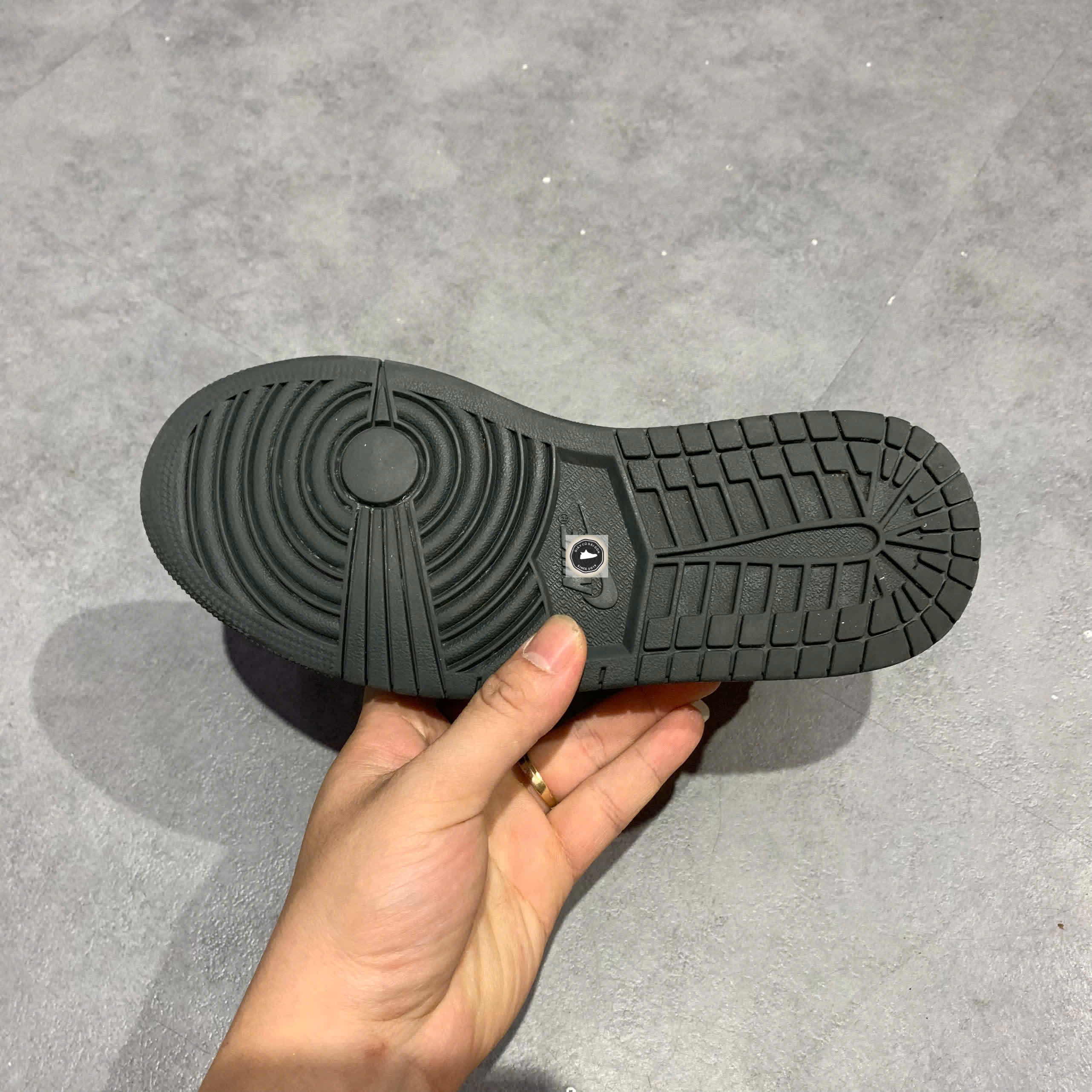 🔥 NIKE AIR JORDAN 1 MID “BLACK TOE” – SIZE 36 – PVN23871 – CHÍNH HÃNG