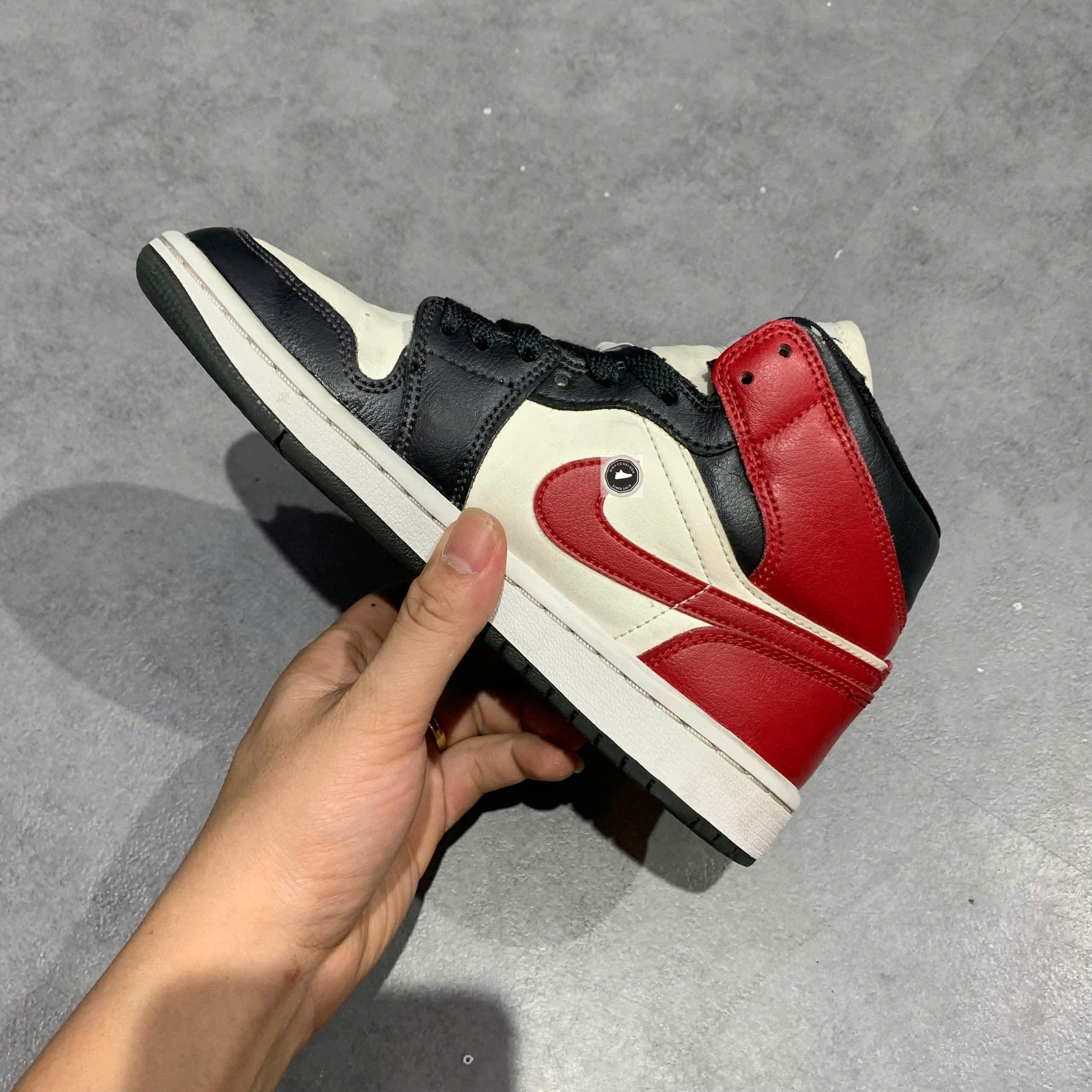 🔥 NIKE AIR JORDAN 1 MID “BLACK TOE” – SIZE 36 – PVN23871 – CHÍNH HÃNG