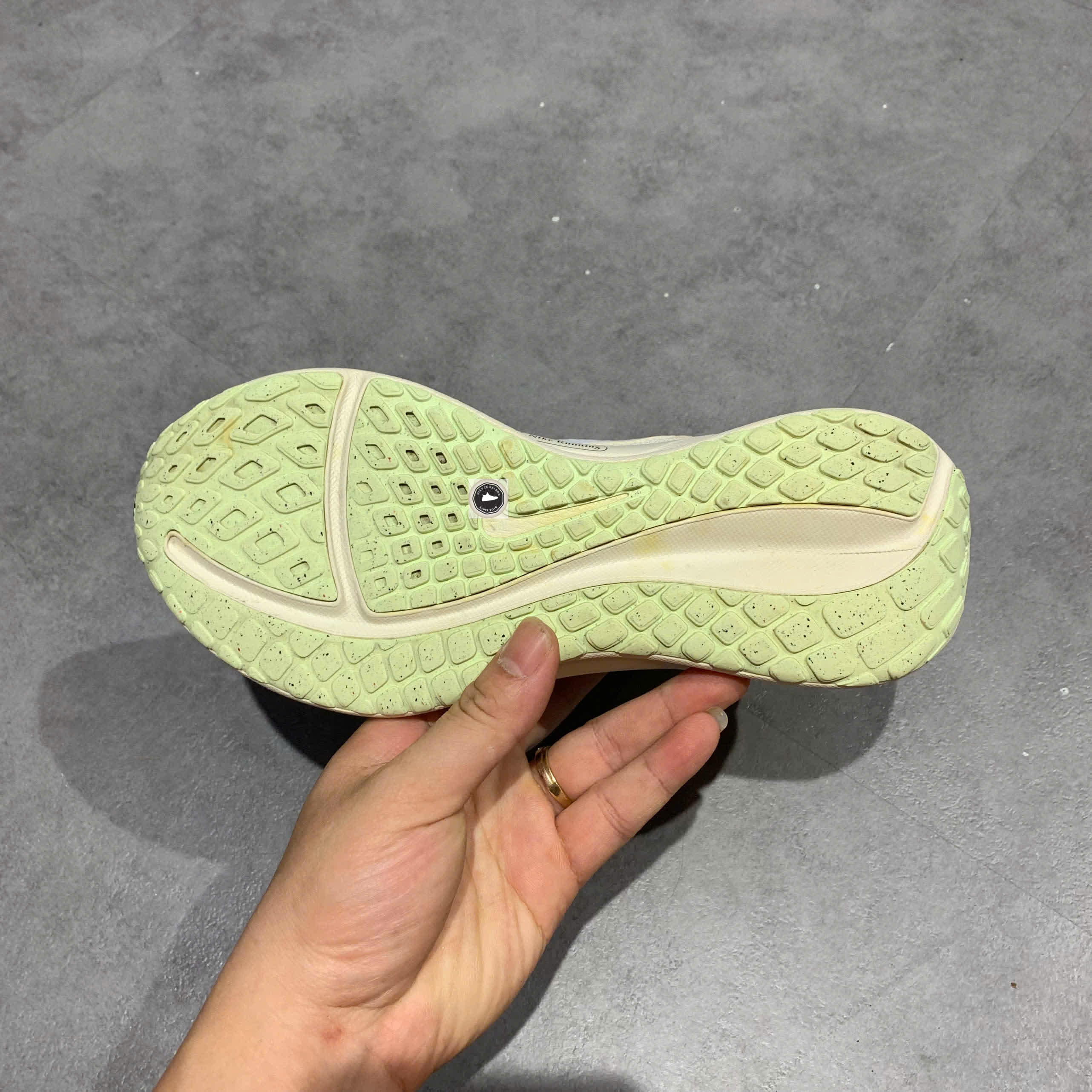 🔥 NIKE DOWNSHIFTER 13 “PEARL PINK / FOOTBALL GREY” – SIZE 36 – PVN23836 – CHÍNH HÃNG