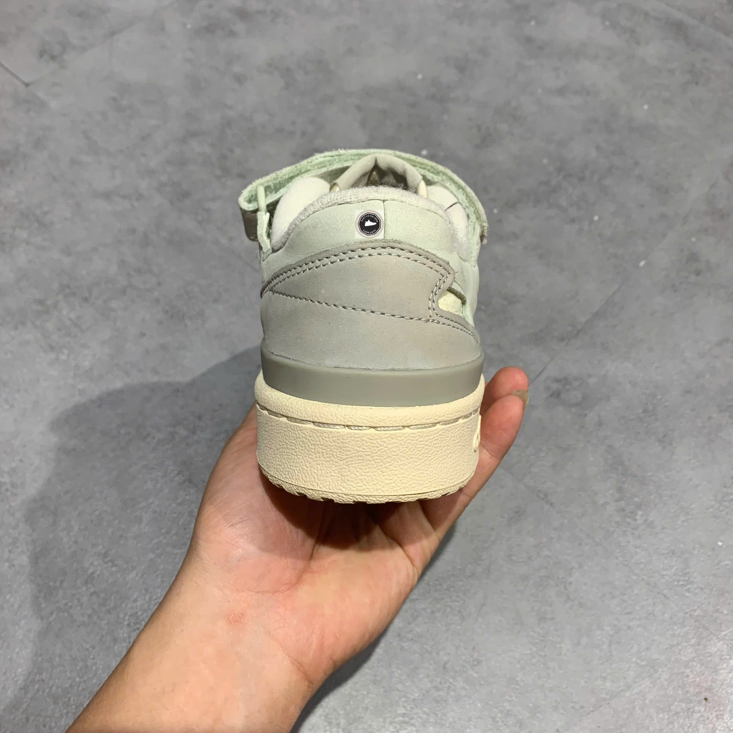 🔥 ADIDAS FORUM 84 LOW “LINEN GREEN / CREAM WHITE / METAL GREY” – SIZE 36 2/3 – PVN23725 – CHÍNH HÃNG