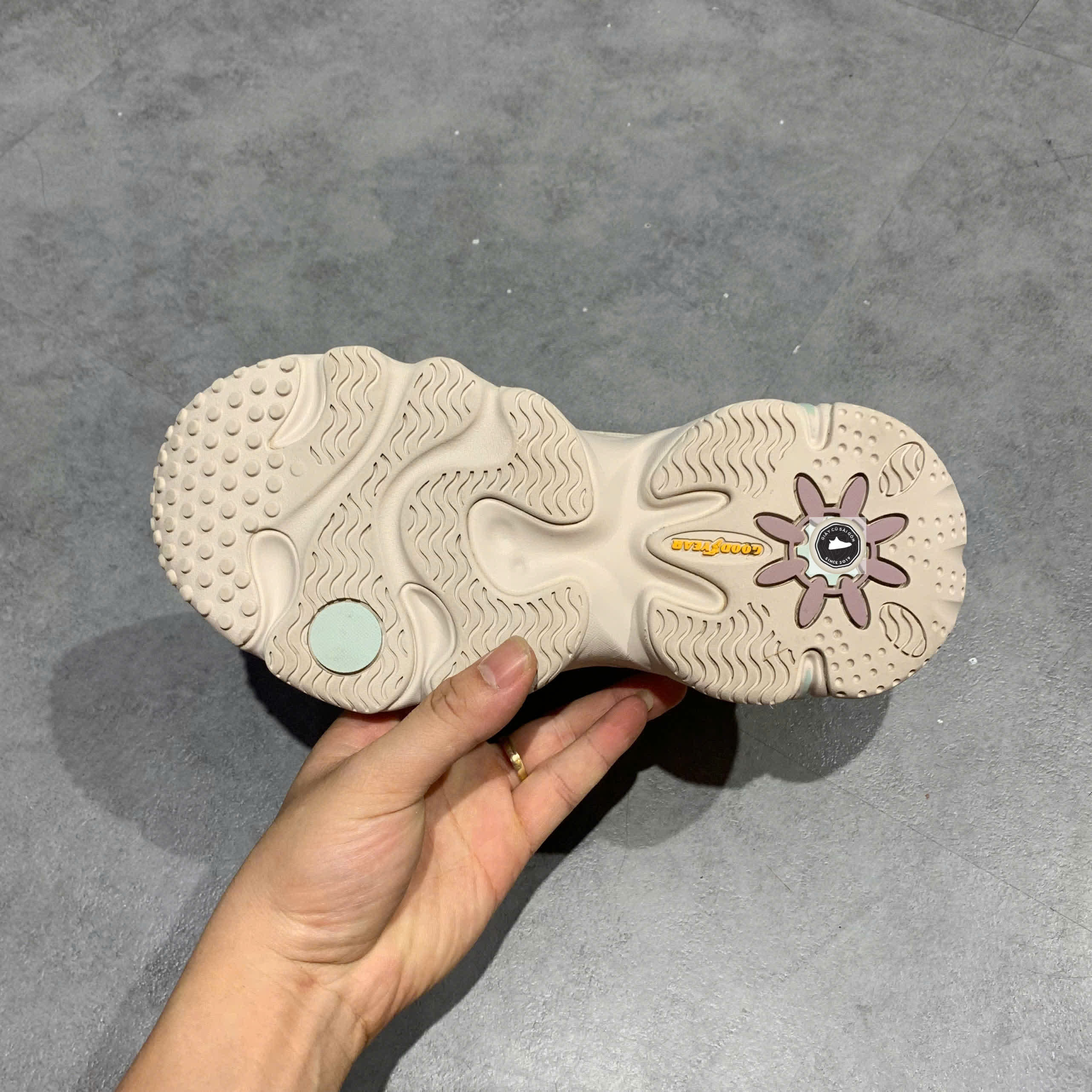 🔥 FILA FUSION ADE MARATHON RUNNING SHOES “BEIGE WHITE” – SIZE 36 – PVN23751 – CHÍNH HÃNG