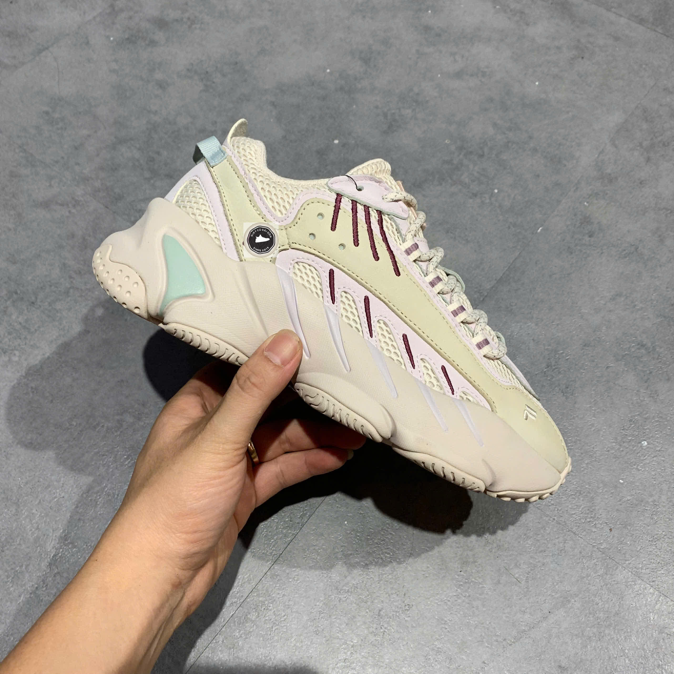 🔥 FILA FUSION ADE MARATHON RUNNING SHOES “BEIGE WHITE” – SIZE 36 – PVN23751 – CHÍNH HÃNG