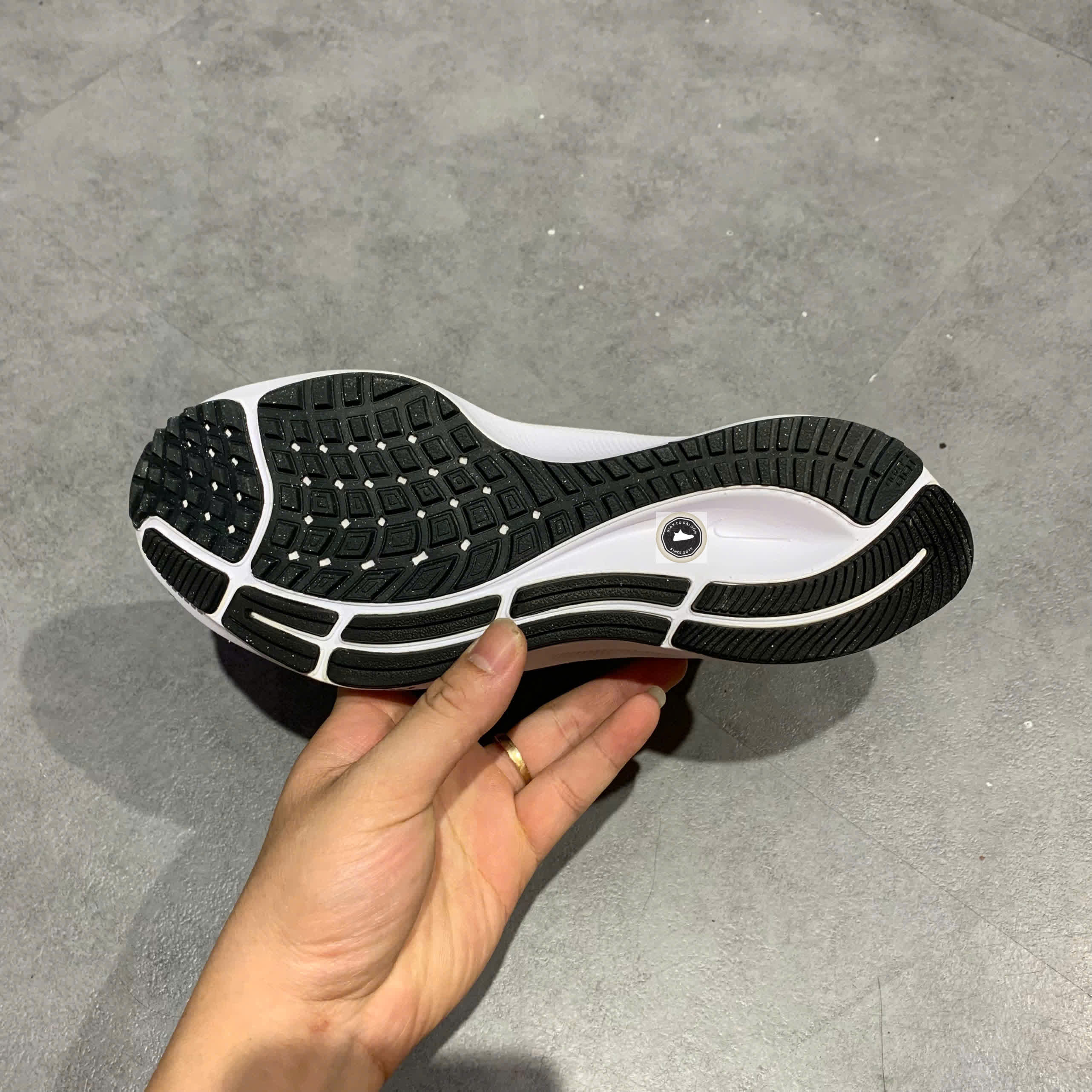 🔥 NIKE AIR ZOOM PEGASUS 38 “BLACK/WHITE” – SIZE 36.5 – PVN23918 – CHÍNH HÃNG