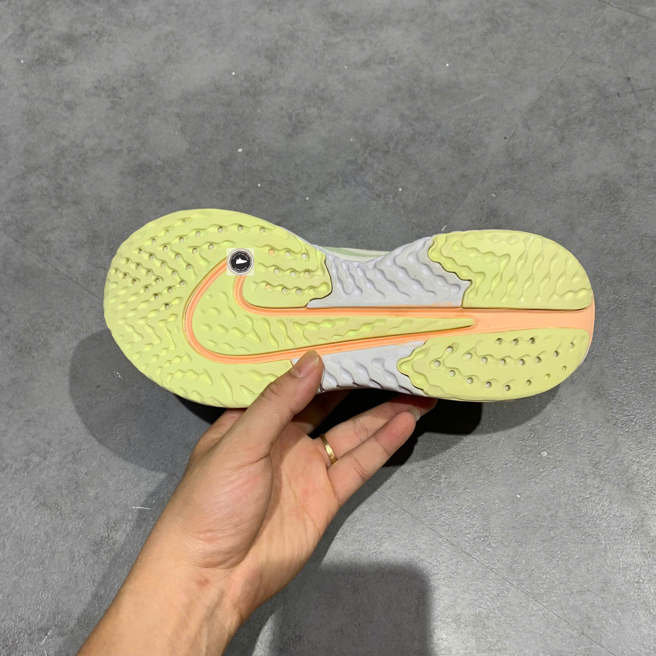 🔥 NIKE LEGEND REACT 3 ‘BARELY VOLT’ – SIZE 37.5 – PVN23927 – CHÍNH HÃNG